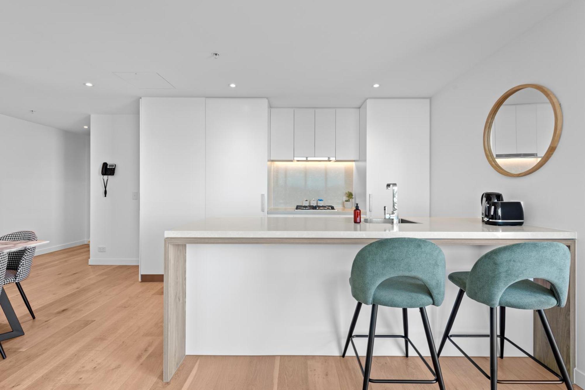Modern 2br With Stunning Views, Infinity Pool & Gym