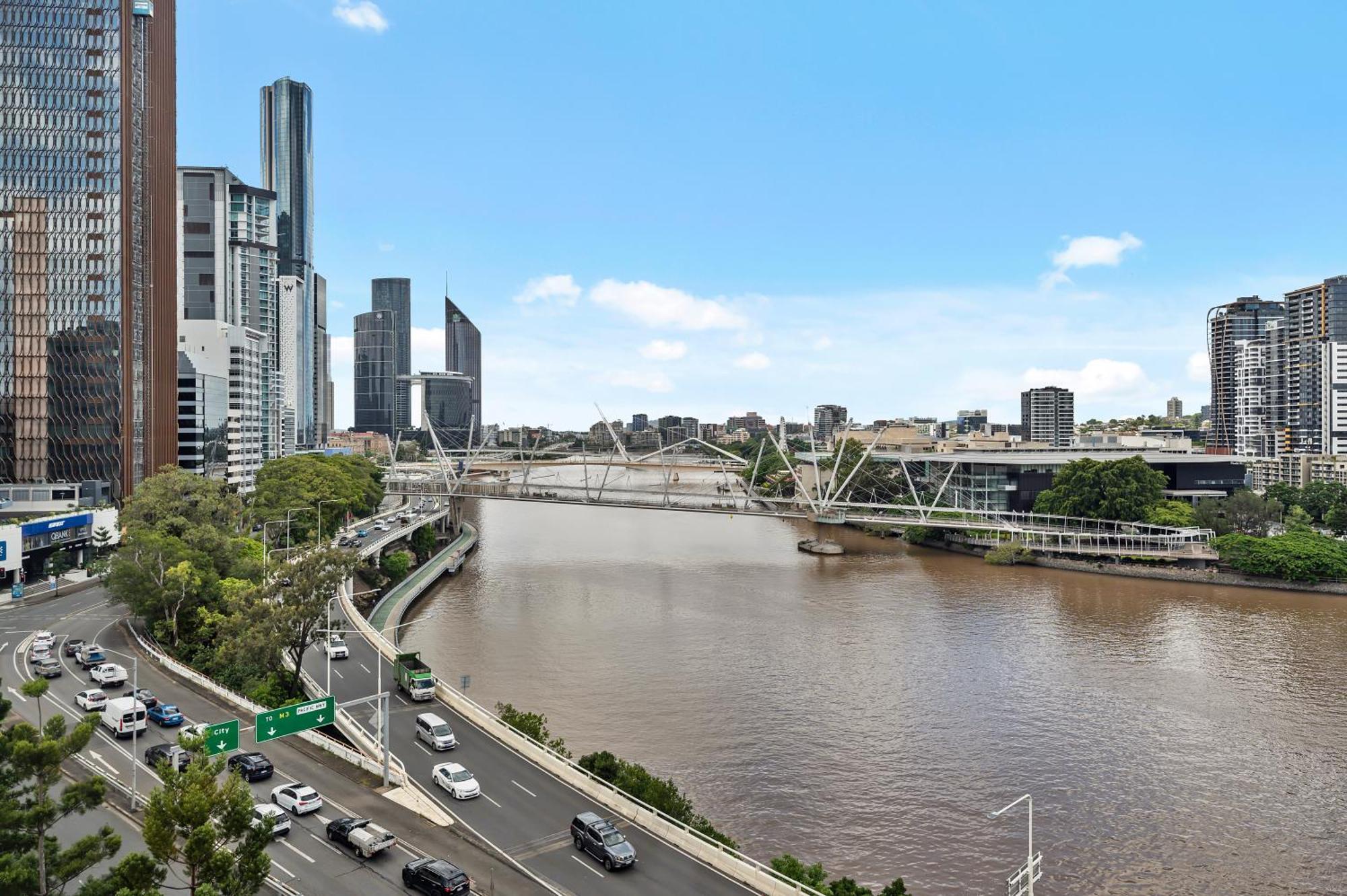 Apartment Cbd Near Stadium With & River Views! *