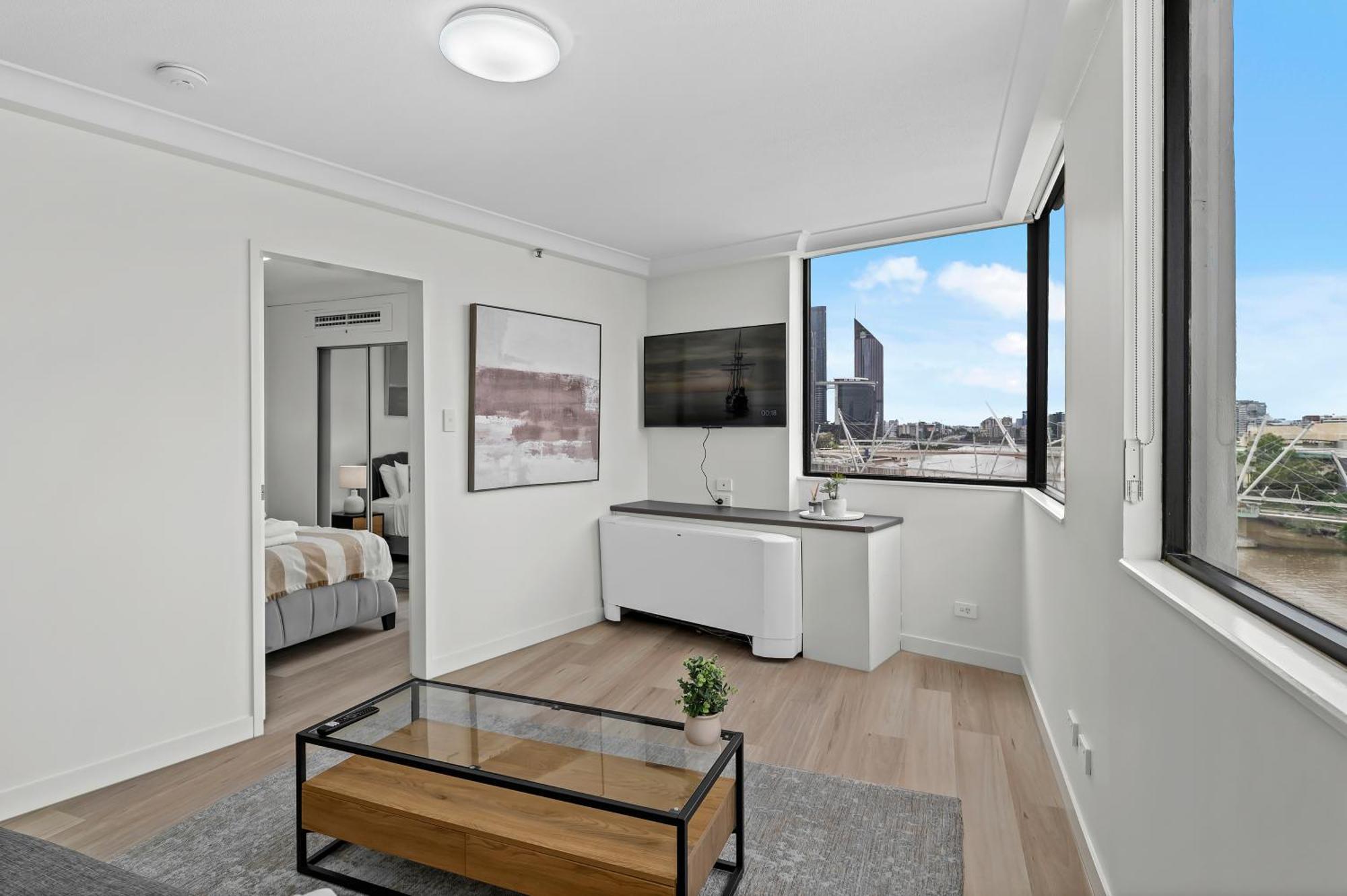 Cbd Near Stadium With & River Views!