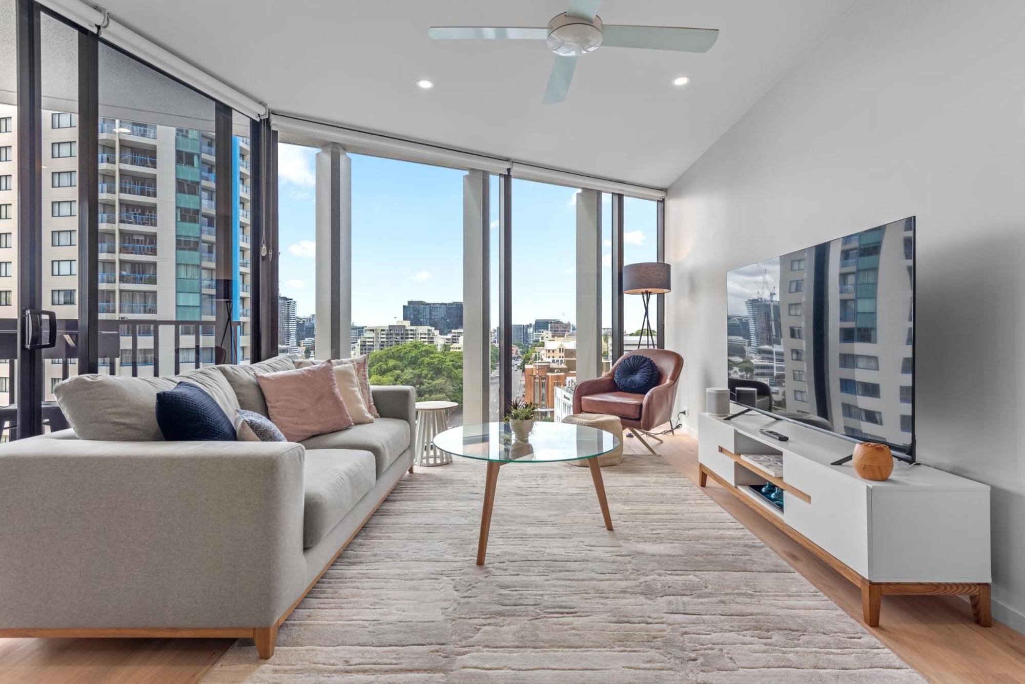Apartment Spire - Stylish 2br - Pool, Parking & Views Brisbane