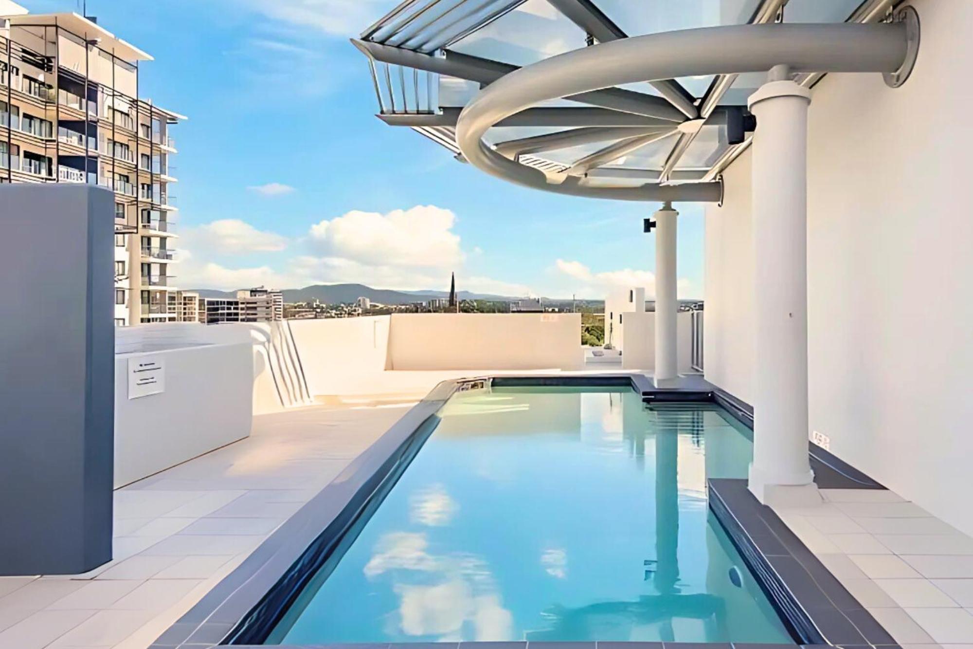 Metropolis Apartment *