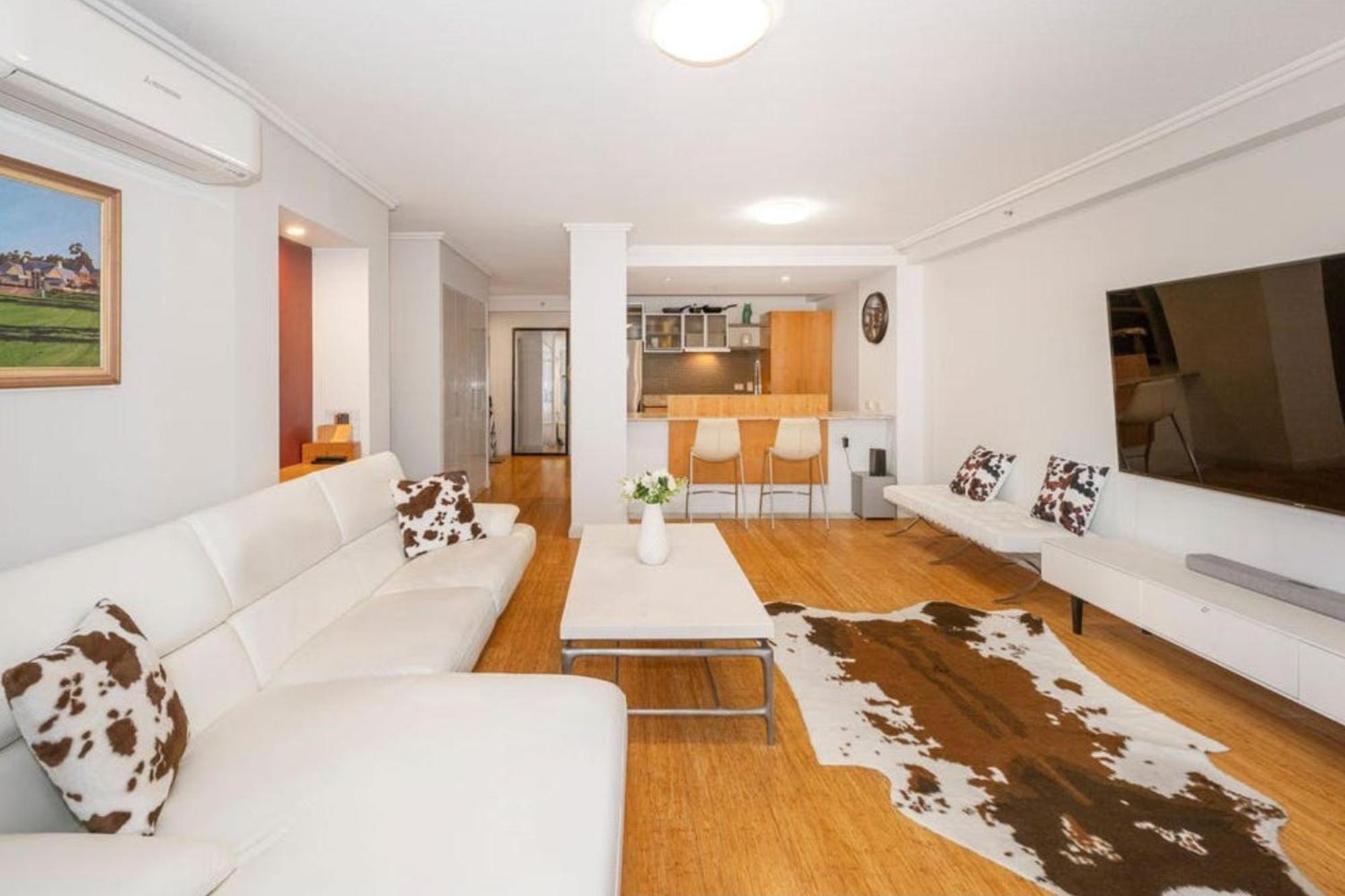 Metropolis Apartment