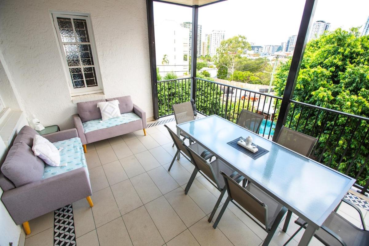 The Carrington Manor Apartment *