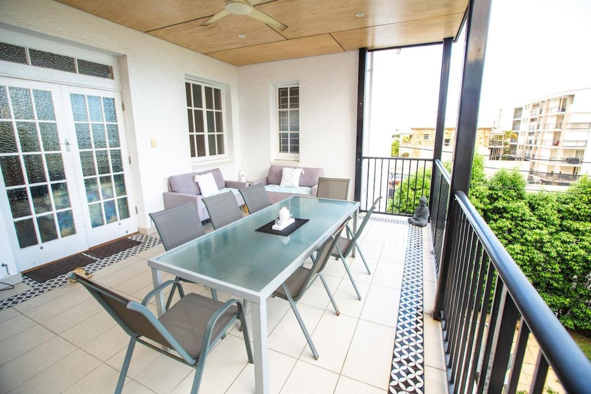 The Carrington Manor Apartment *