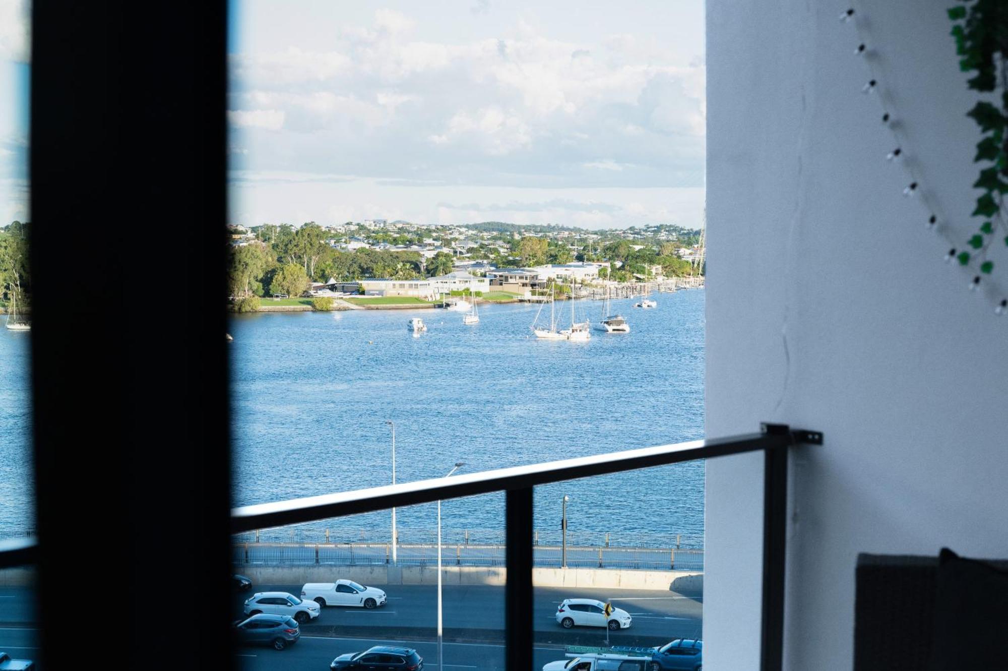 New With River View & Parking Apartment Brisbane