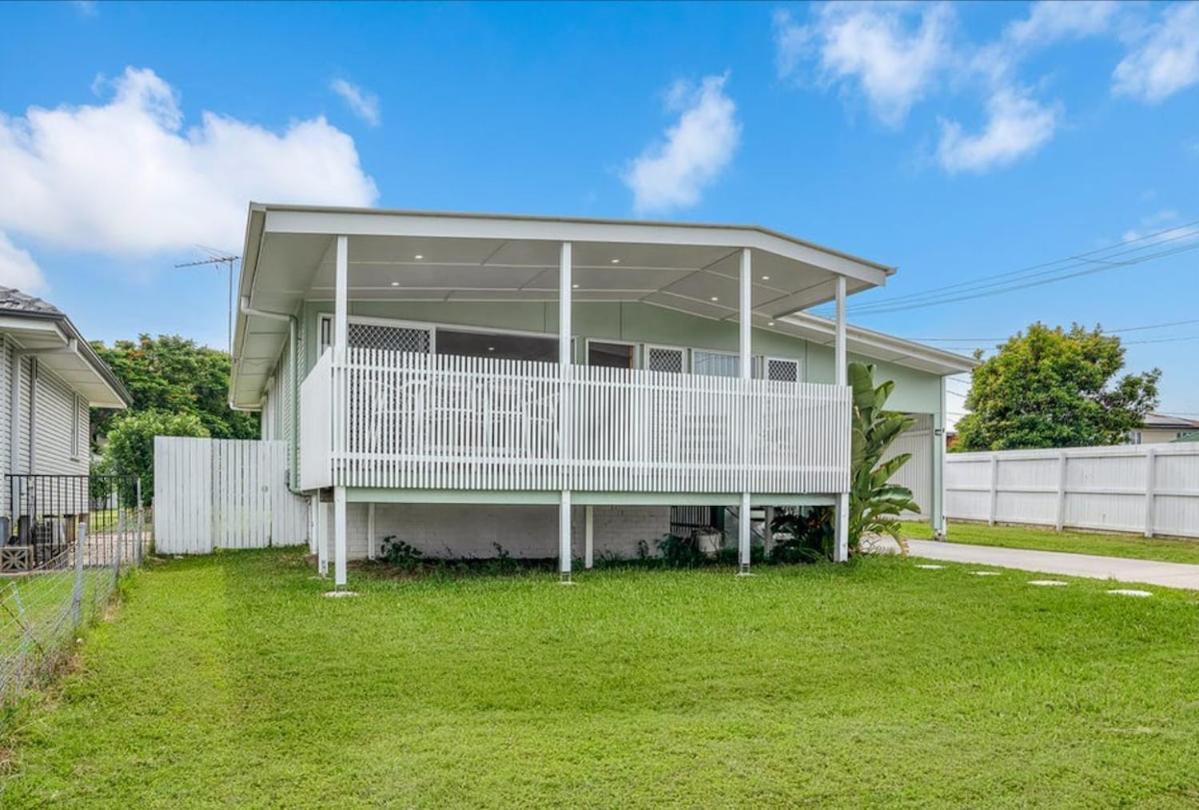 Peaceful Cottage-style - Walk To Boondall Station - 12 Mins To Airport! Holiday home