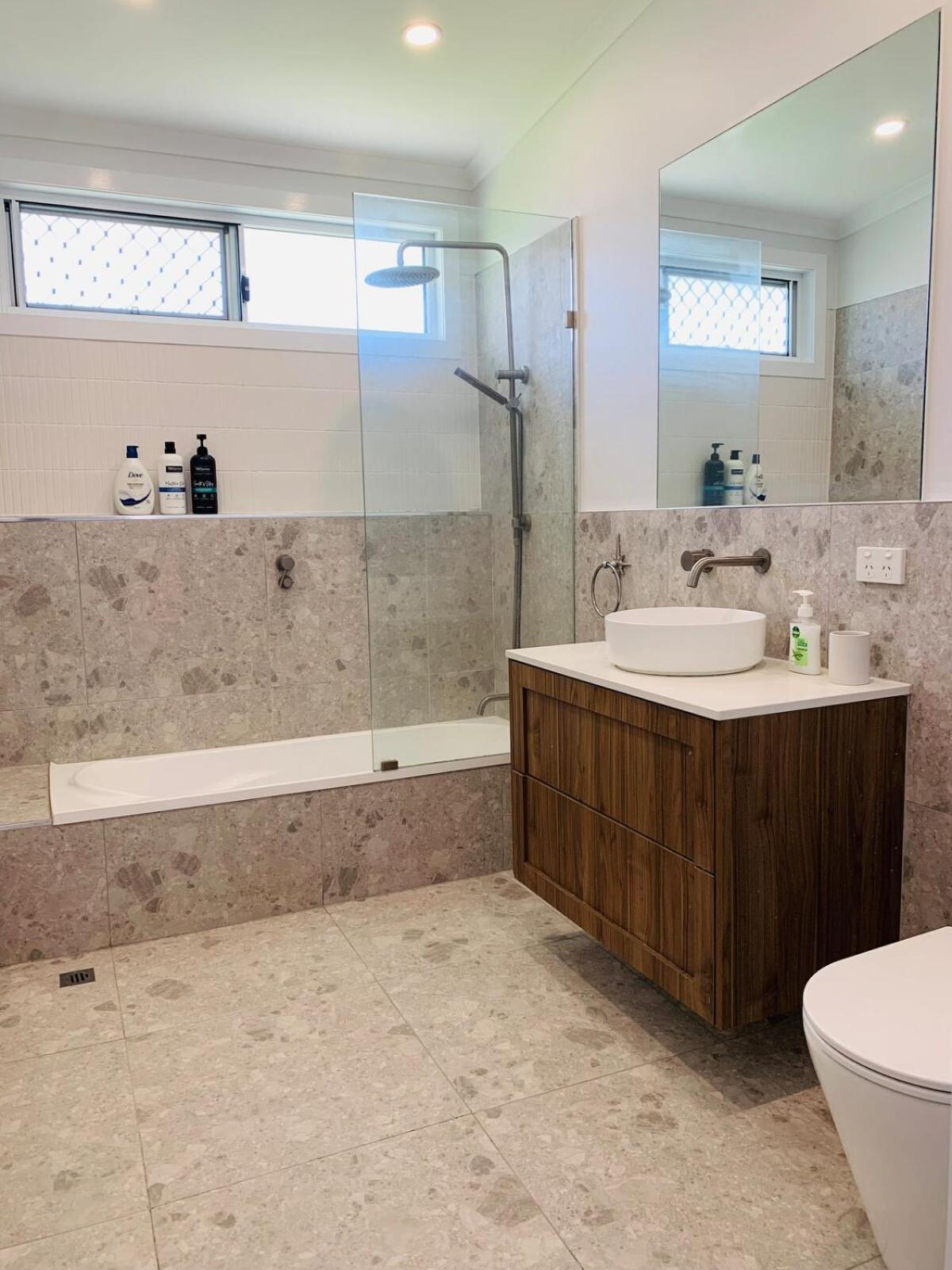 Holiday home Peaceful Cottage-style - Walk To Boondall Station - 12 Mins To Airport!