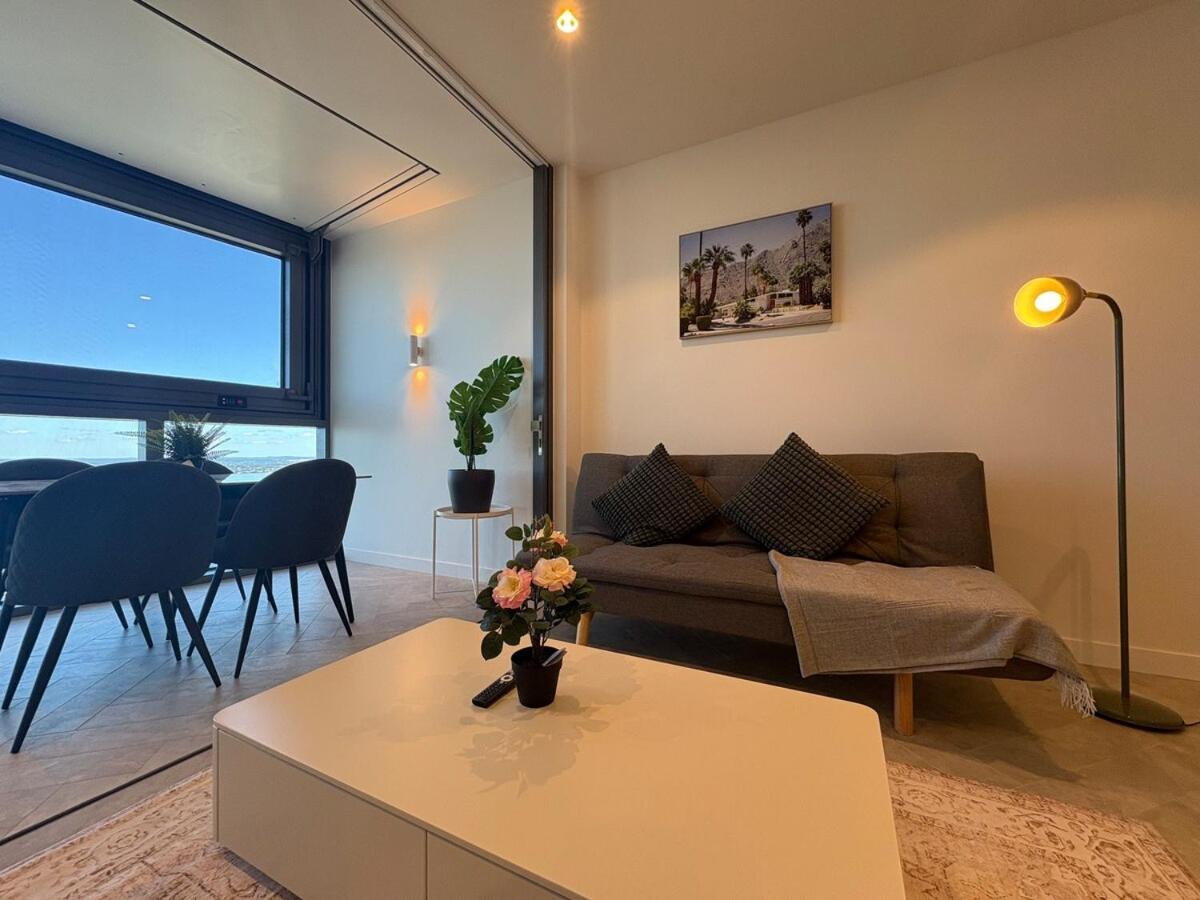 Apartment 61f Skyline Retreat River Botanicgarden View