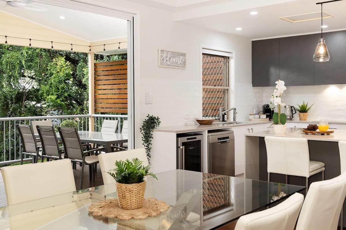Newly Finished With Modern Fittings And Open Spaces Holiday home Brisbane