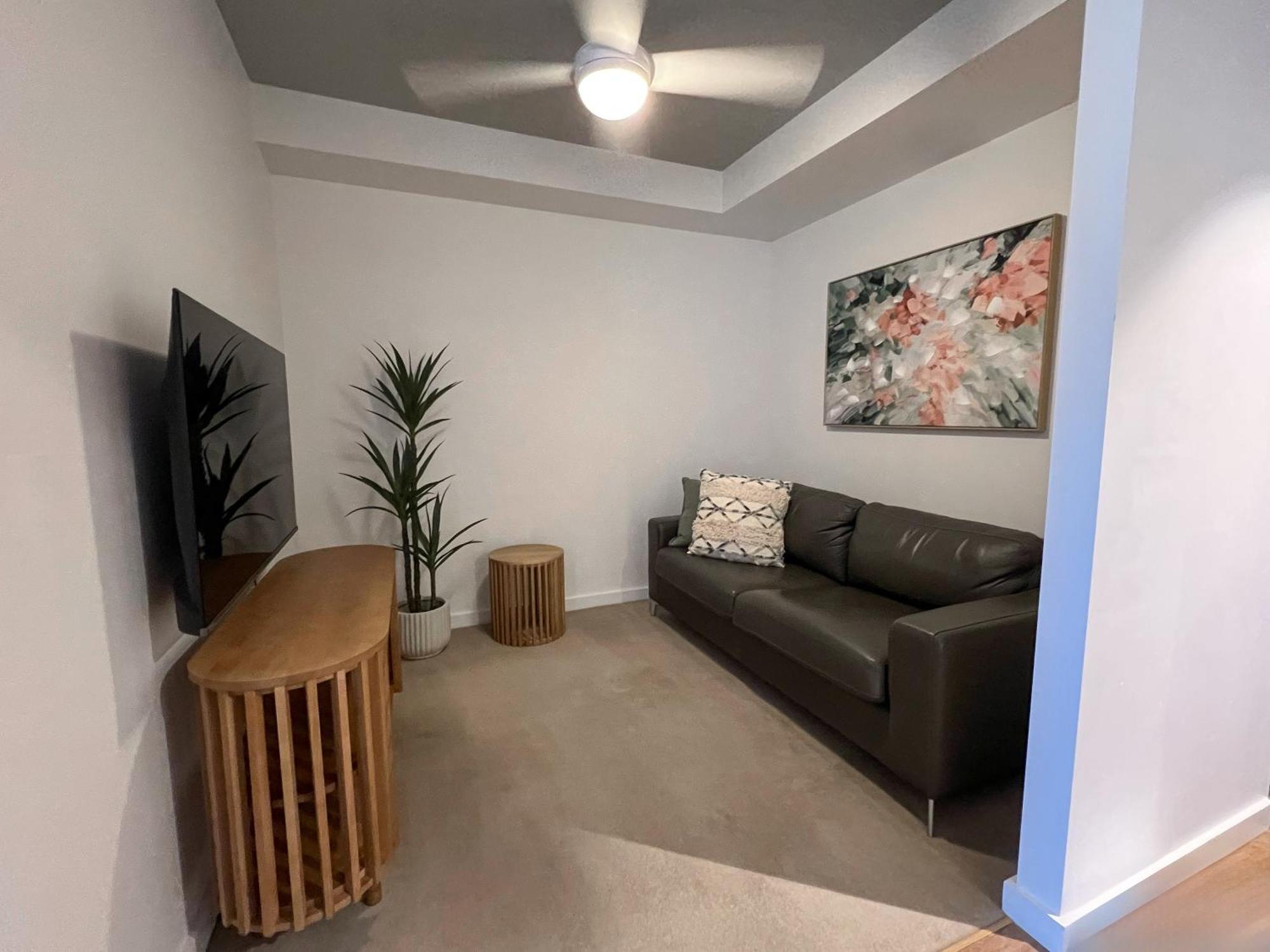 1bed - Valley Fringe - Free Parking Apartment