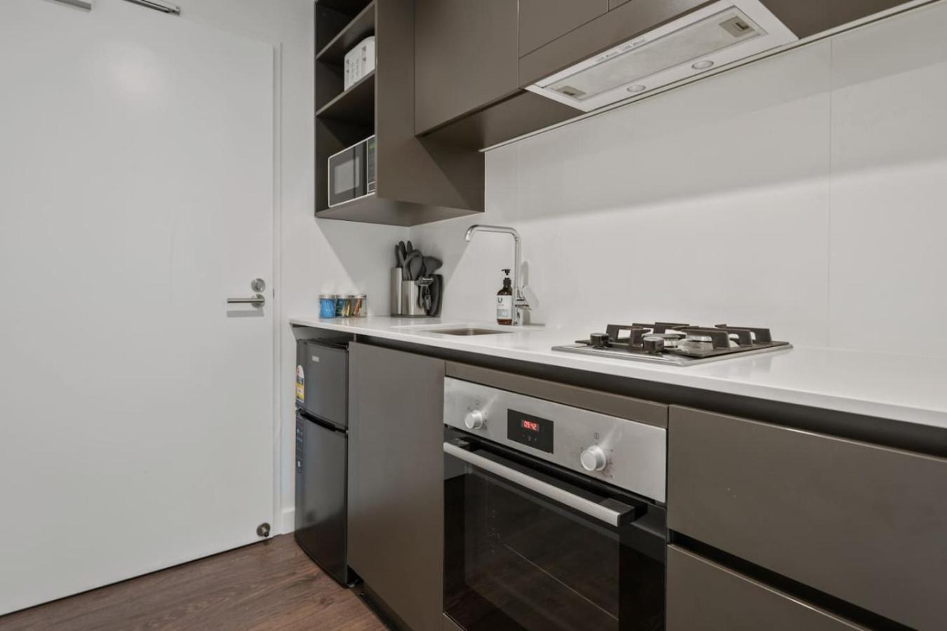 Apartment Ultimate Location Chic 2br Rooftop Pool N Parking *