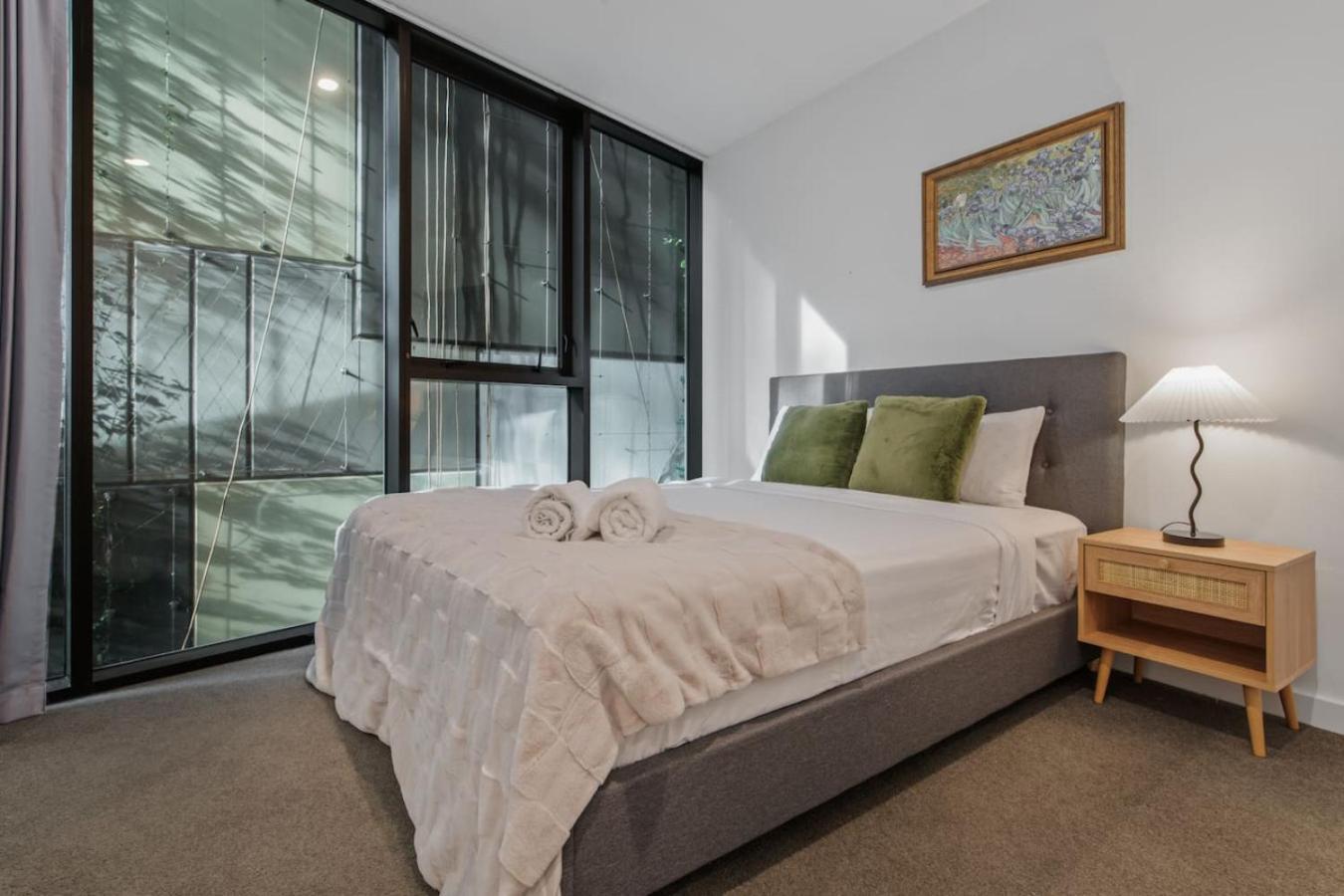Ultimate Location Chic 2br Rooftop Pool N Parking Apartment Brisbane