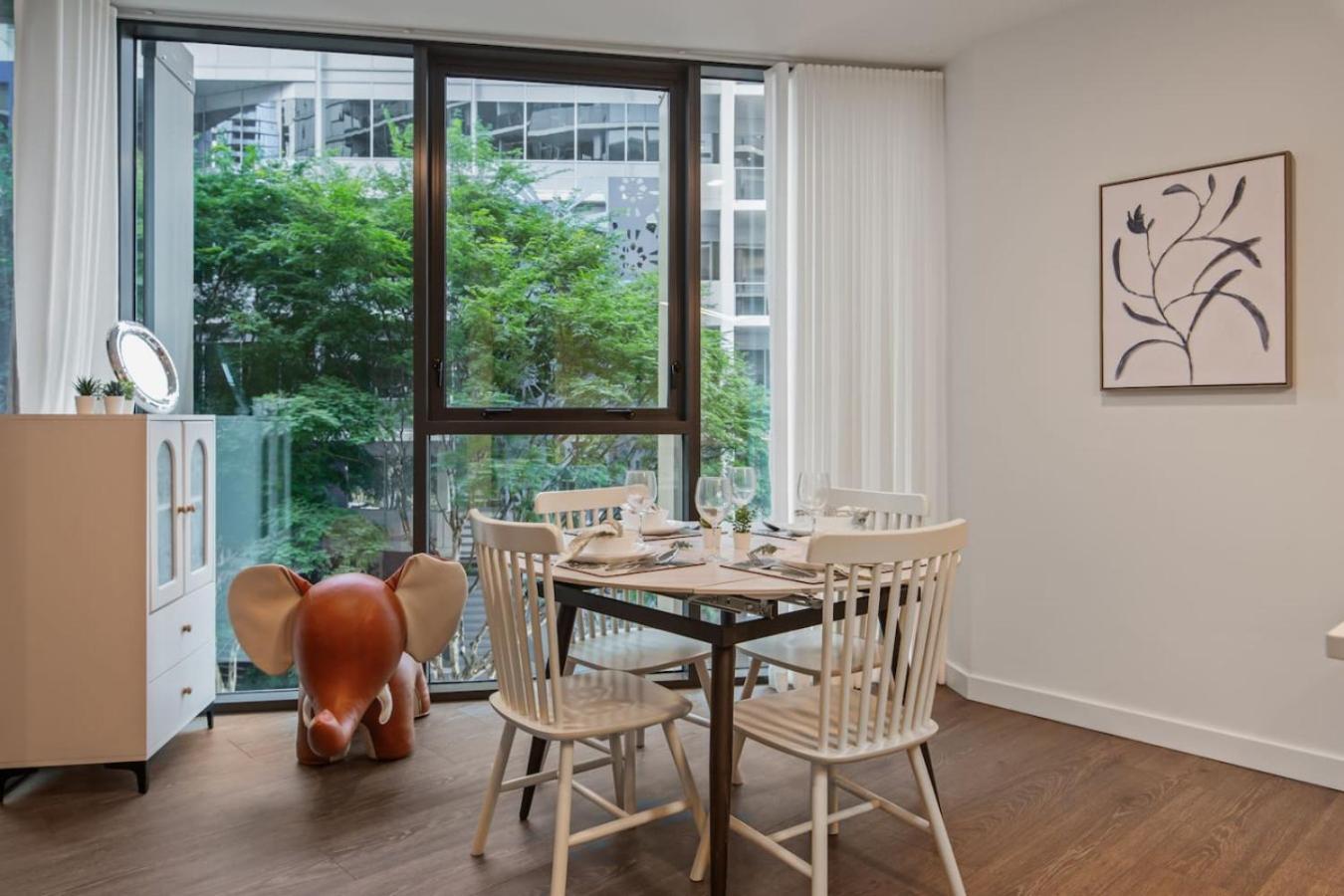 Apartment Ultimate Location Chic 2br Rooftop Pool N Parking *