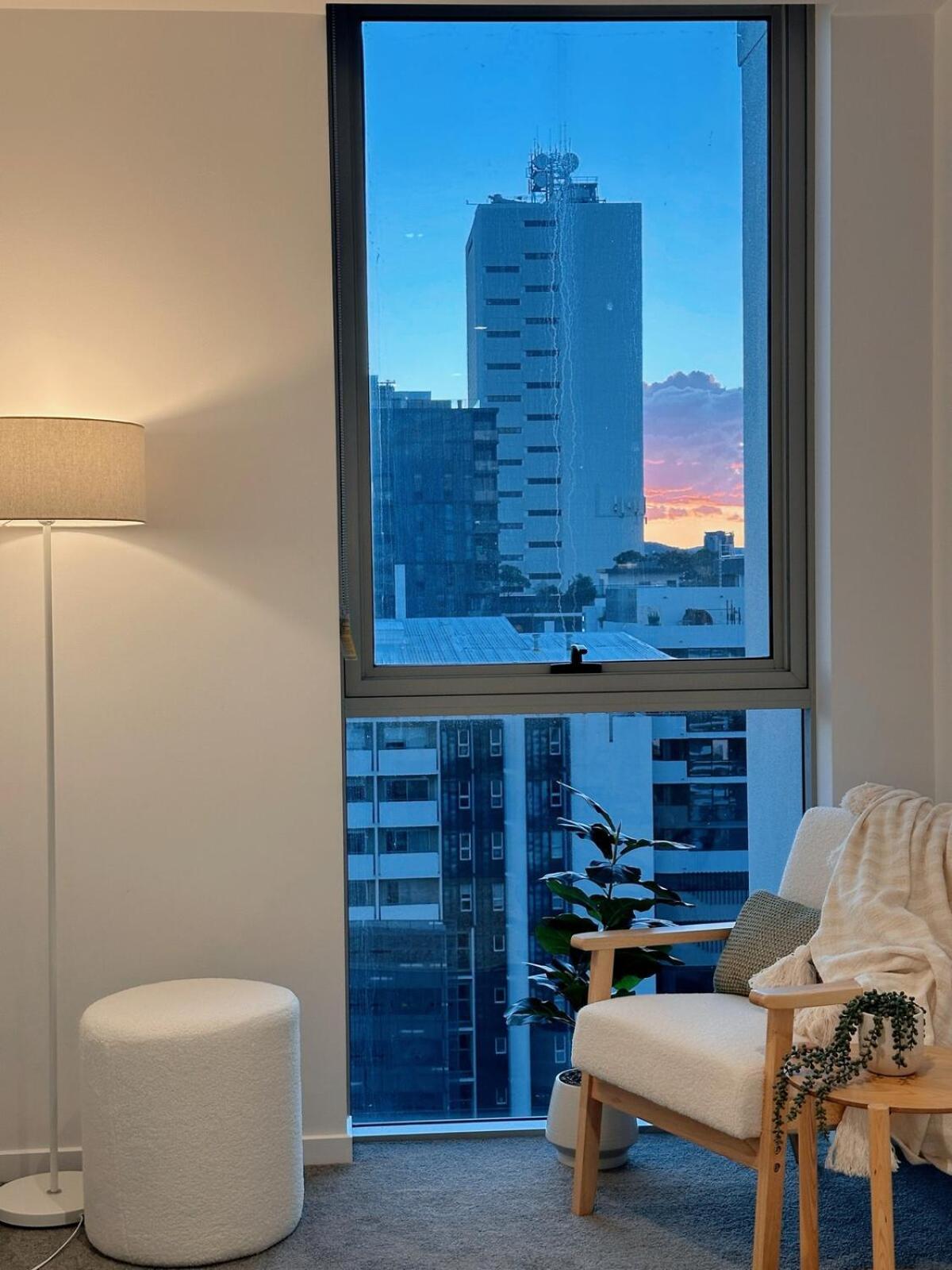 Boho Retreat Near The Gabba With Stunning Views Apartment *