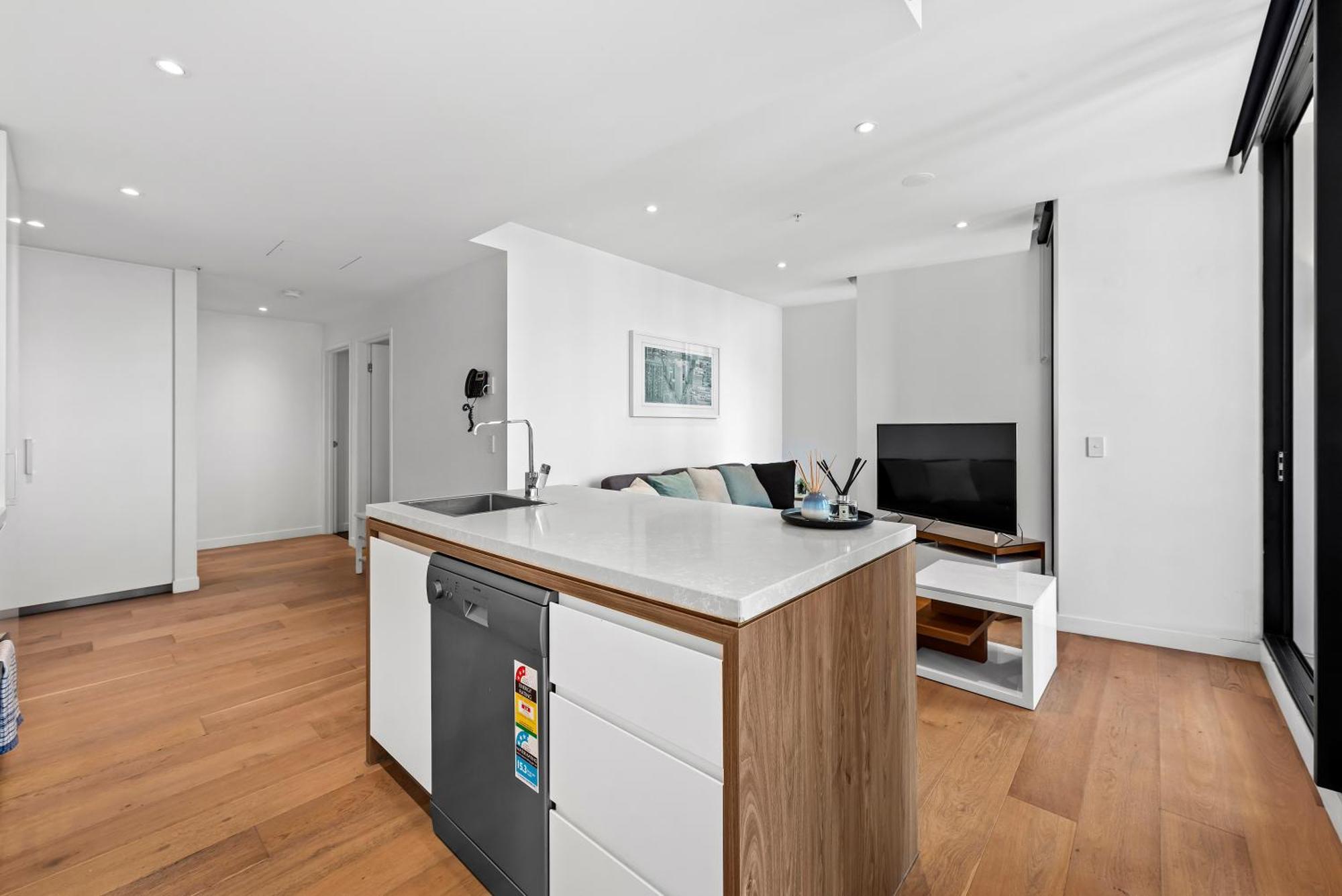 Stylish 2br With Huge Gym, Infinity Pool And Parking *