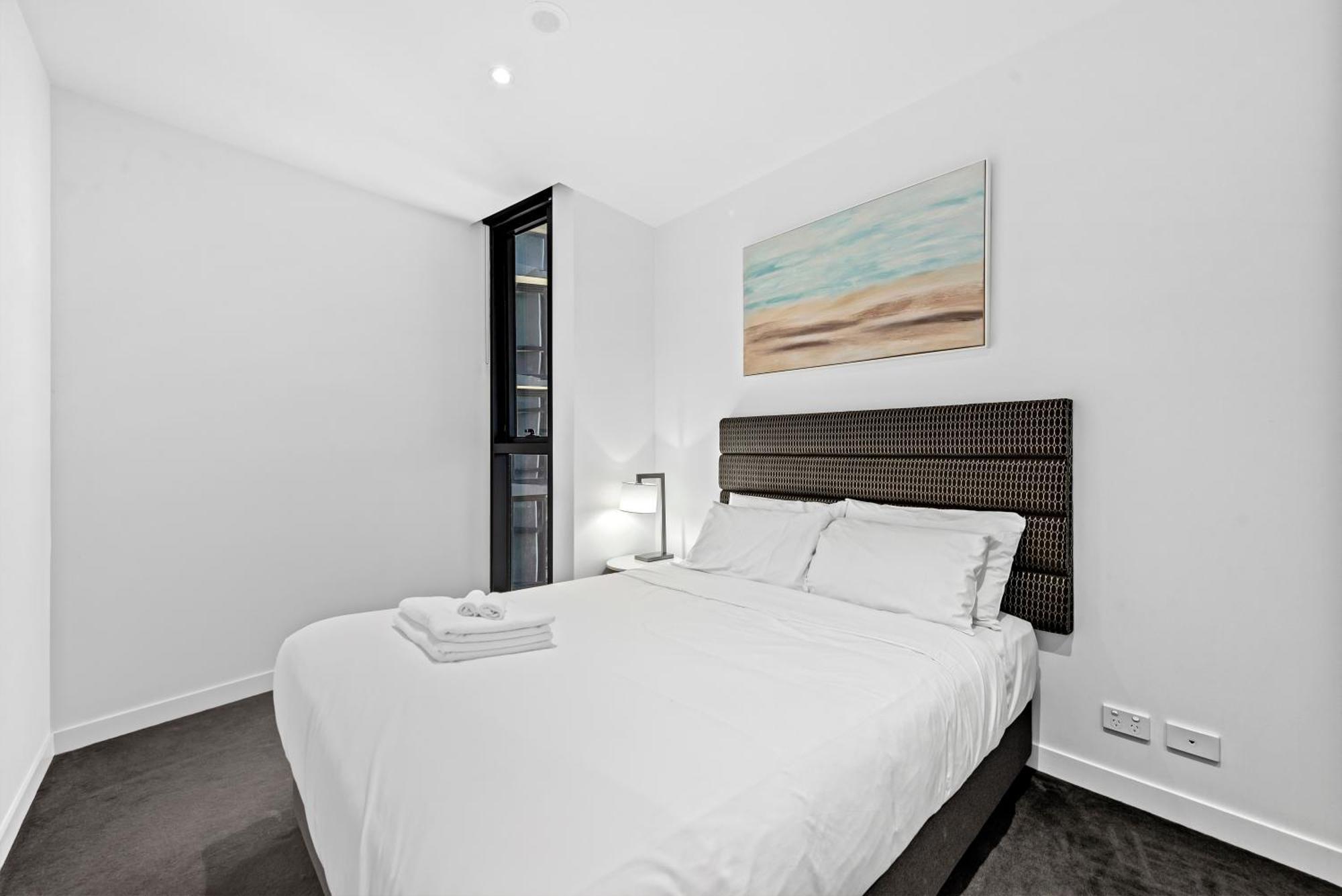 Stylish 2br With Huge Gym, Infinity Pool And Parking Apartment
