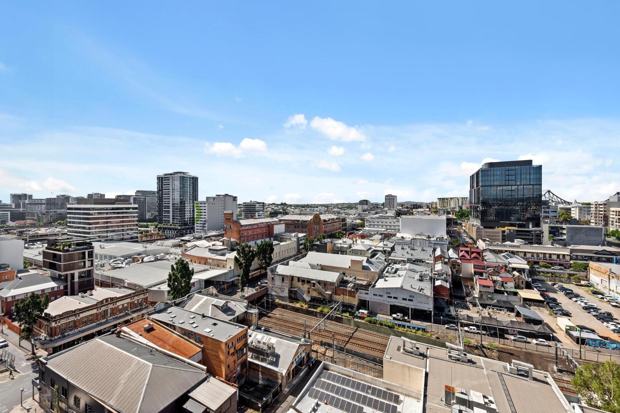 Stylish 2br With Huge Gym, Infinity Pool And Parking Apartment Brisbane