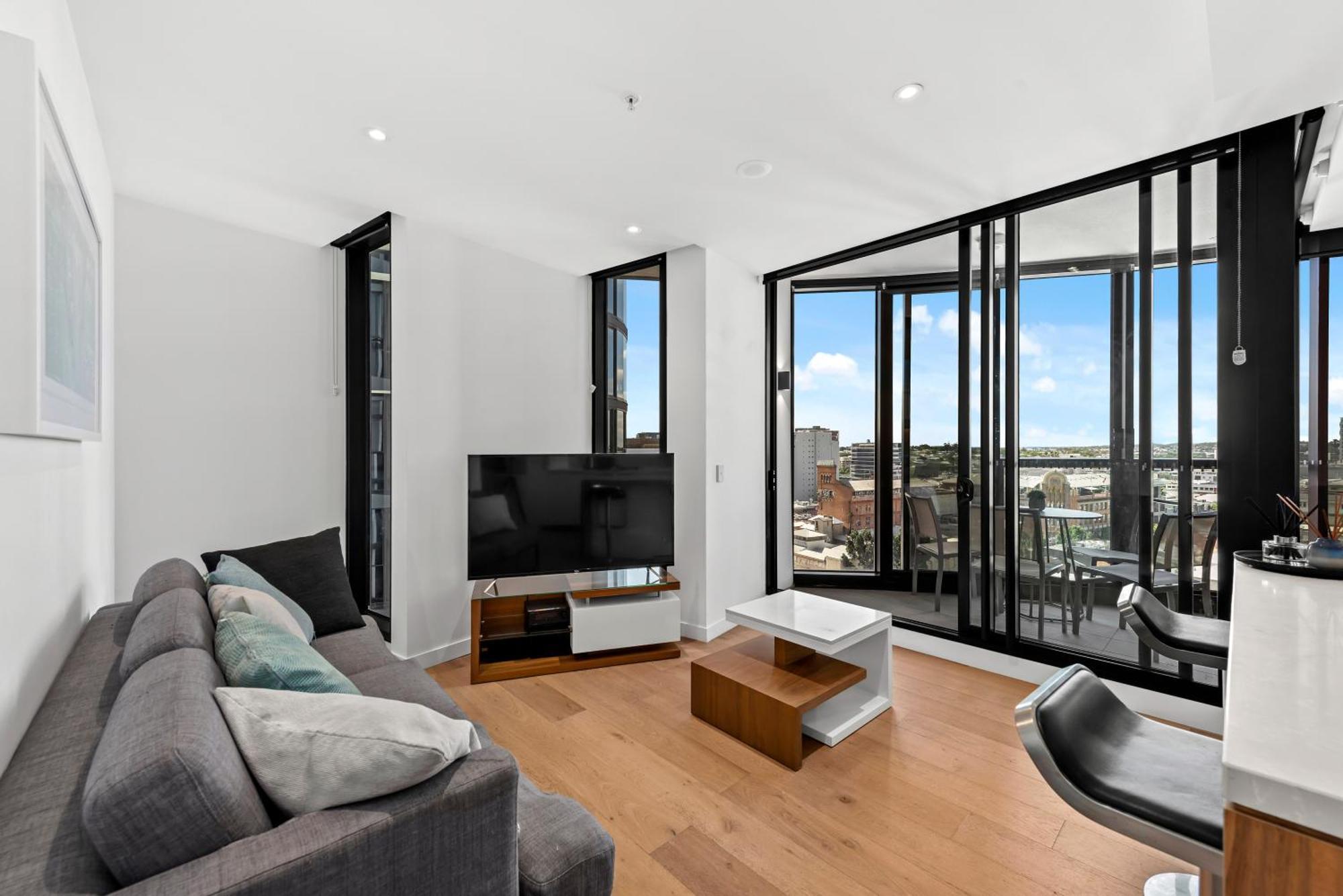 Stylish 2br With Huge Gym, Infinity Pool And Parking * Brisbane