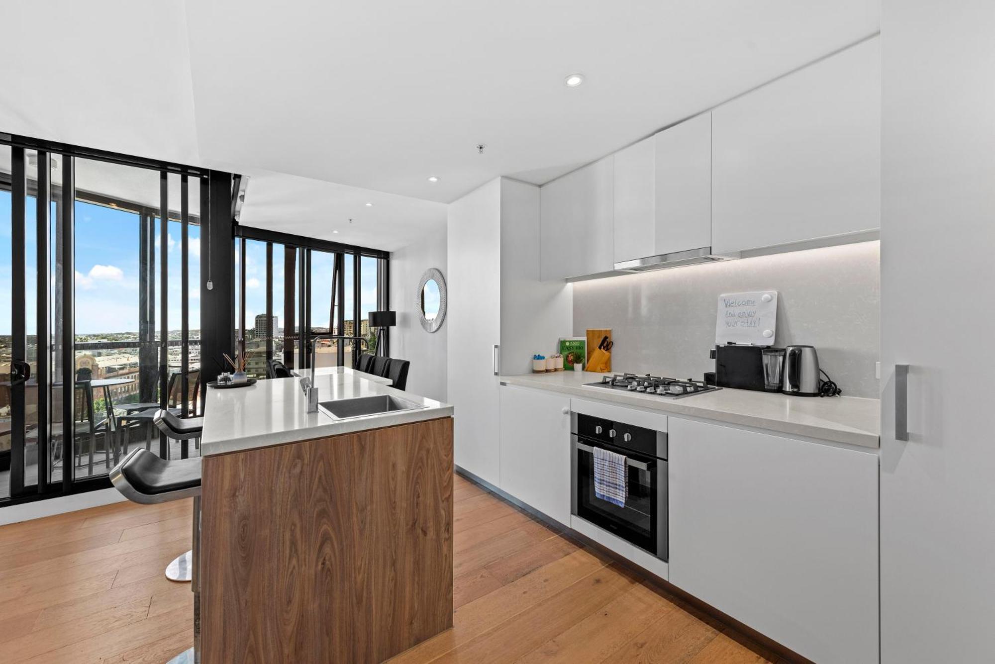 Apartment Stylish 2br With Huge Gym, Infinity Pool And Parking Brisbane