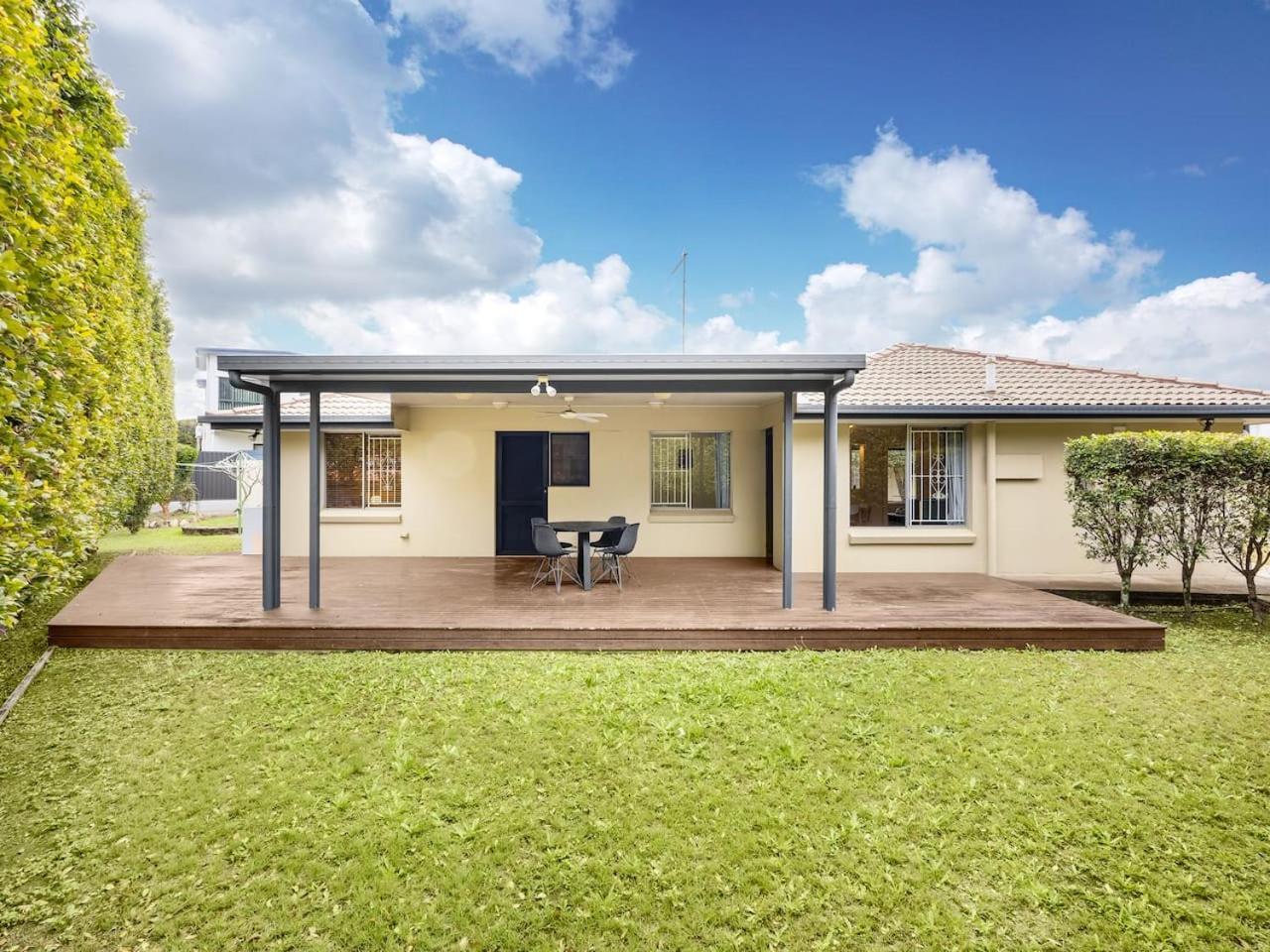 Holiday home 1min To Mall 3beds Family Retreat At Sunnybank *