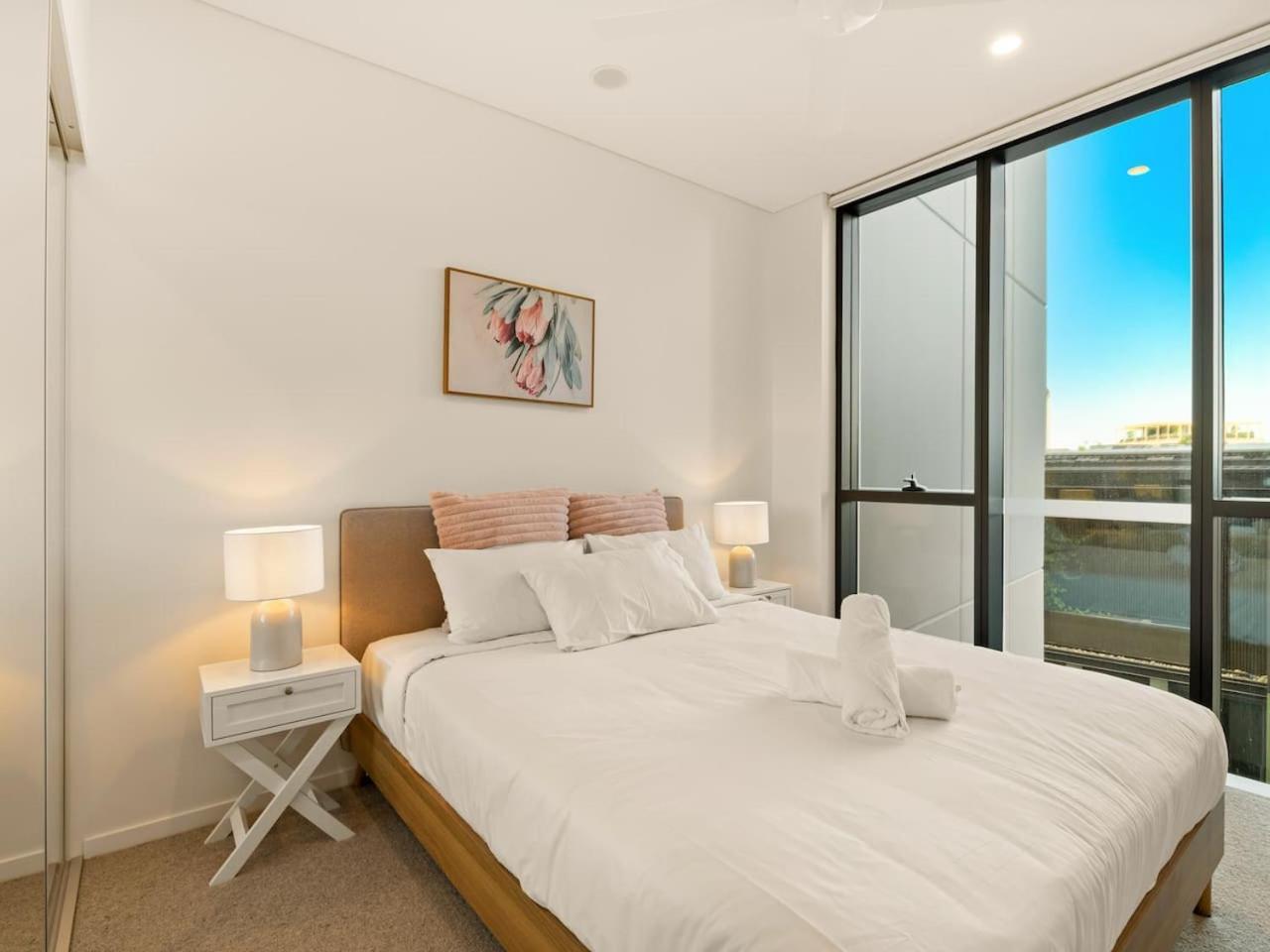 2br West End With Parking Walk To Convention Ctr *