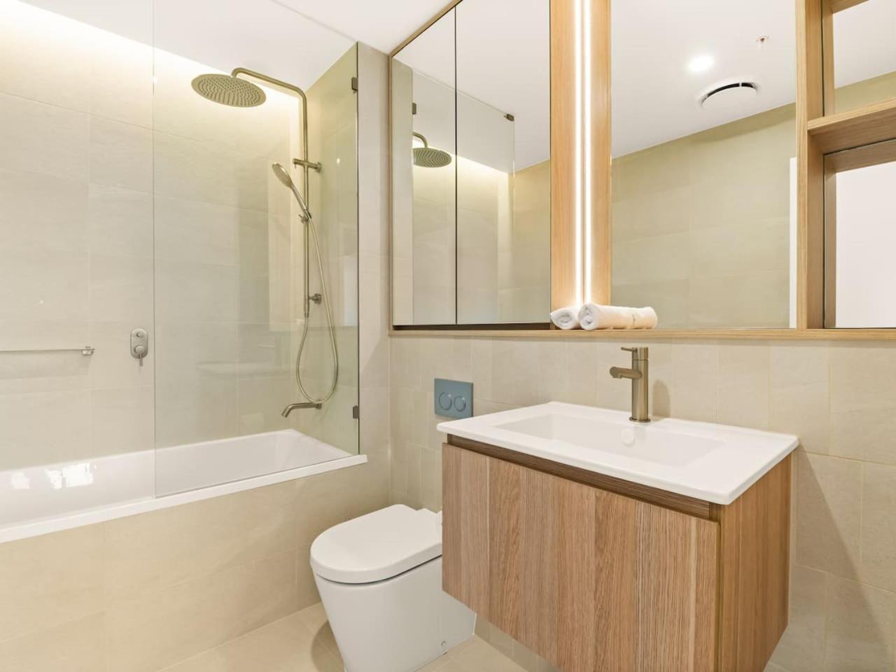 2br West End With Parking Walk To Convention Ctr