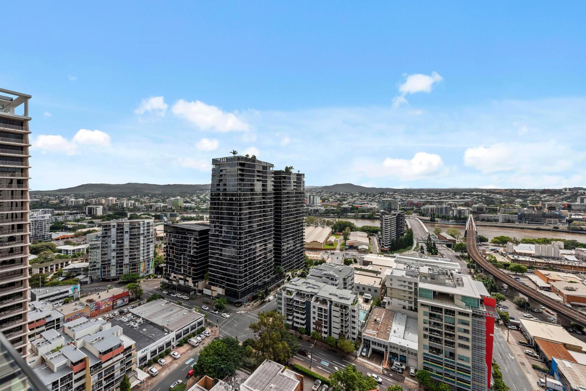 Stylish 1br - Lv26 With Mountain Views, Pool And Park Apartment Brisbane