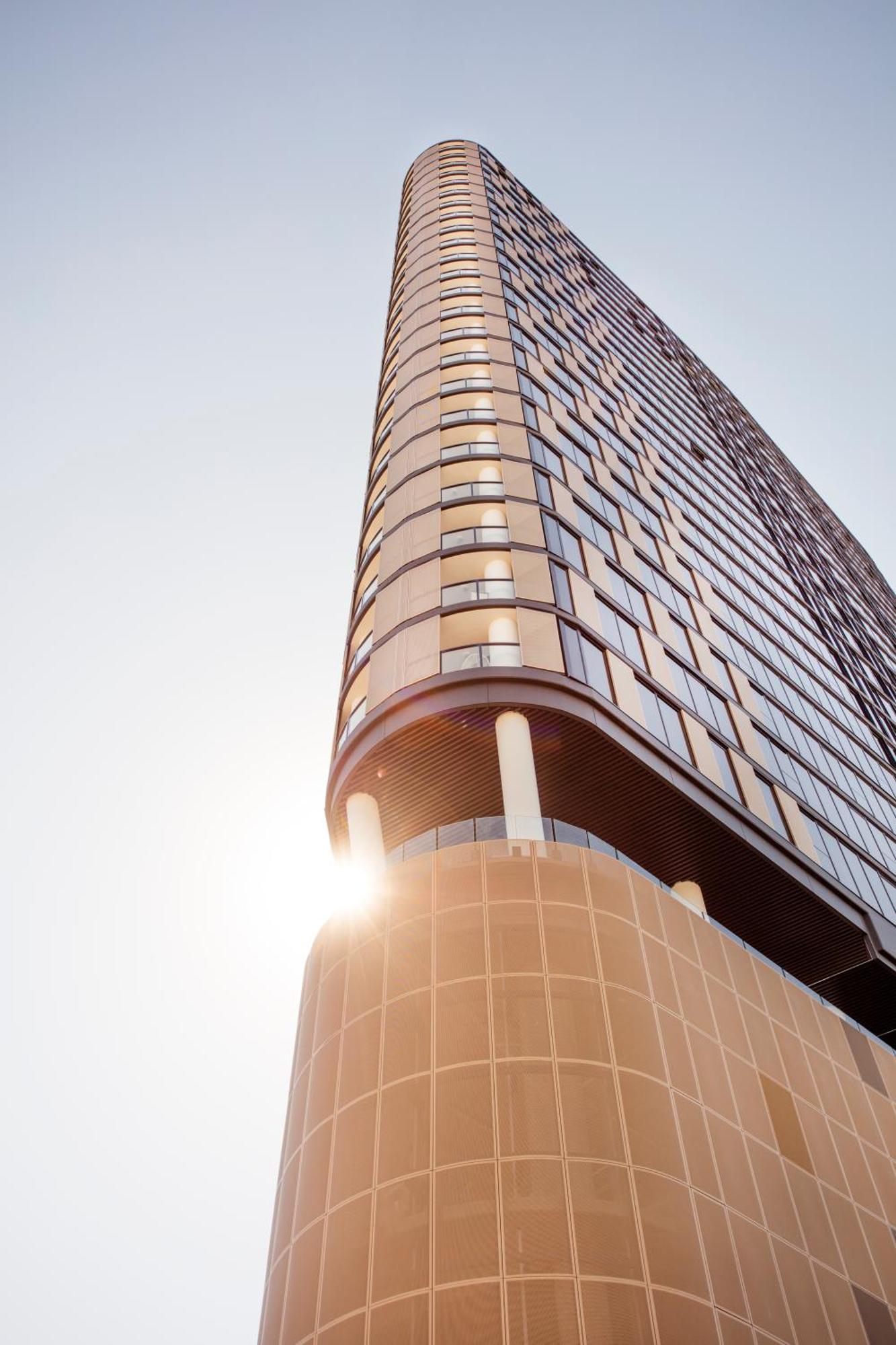 Apartment Stylish Valley With Pool, Huge Gym And Study Desk!