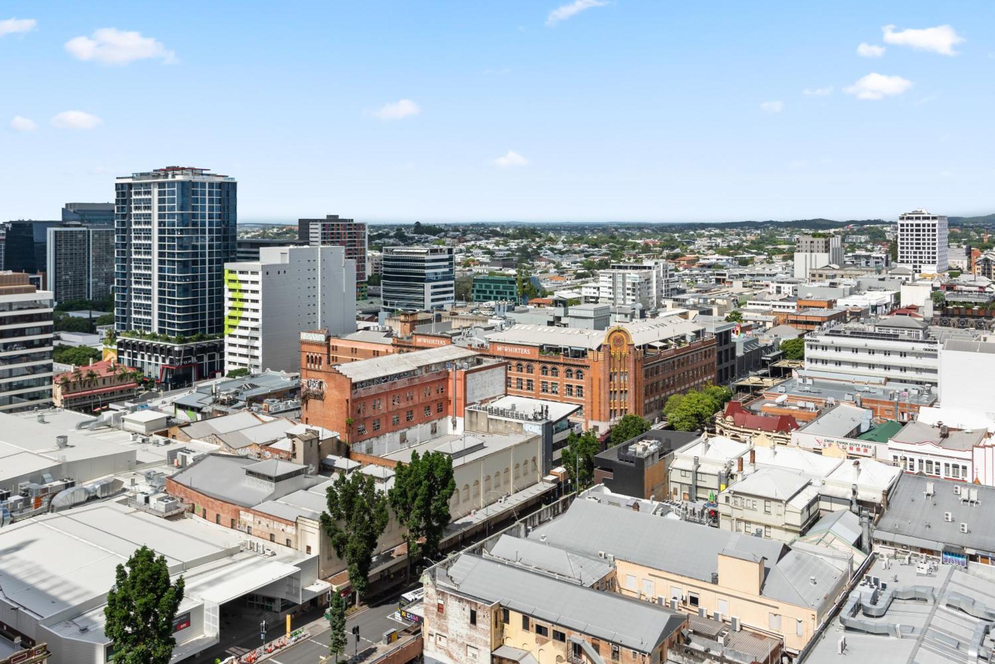 Stylish Valley With Pool, Huge Gym And Study Desk! * Brisbane