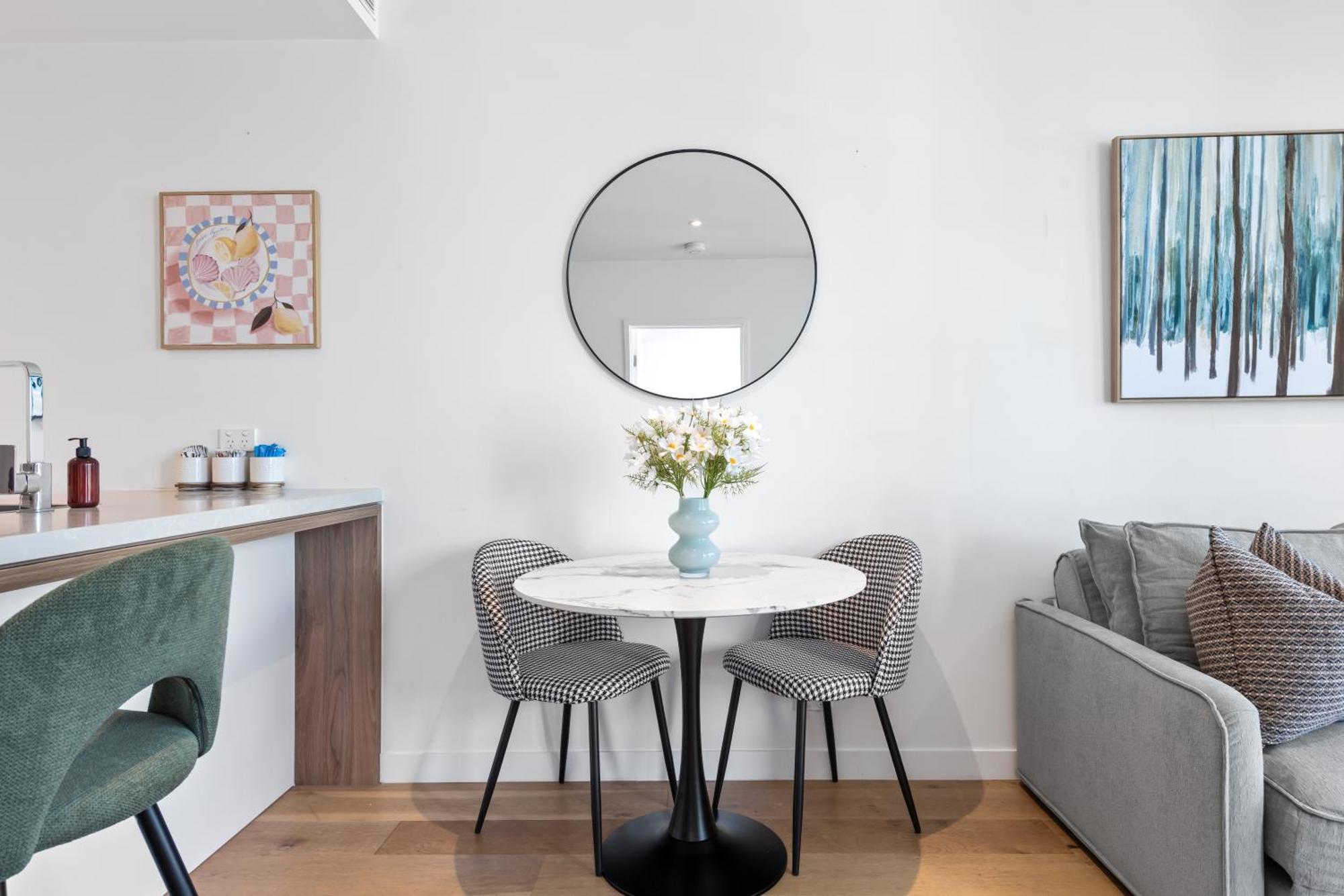 Stylish Valley With Pool, Huge Gym And Study Desk! Apartment