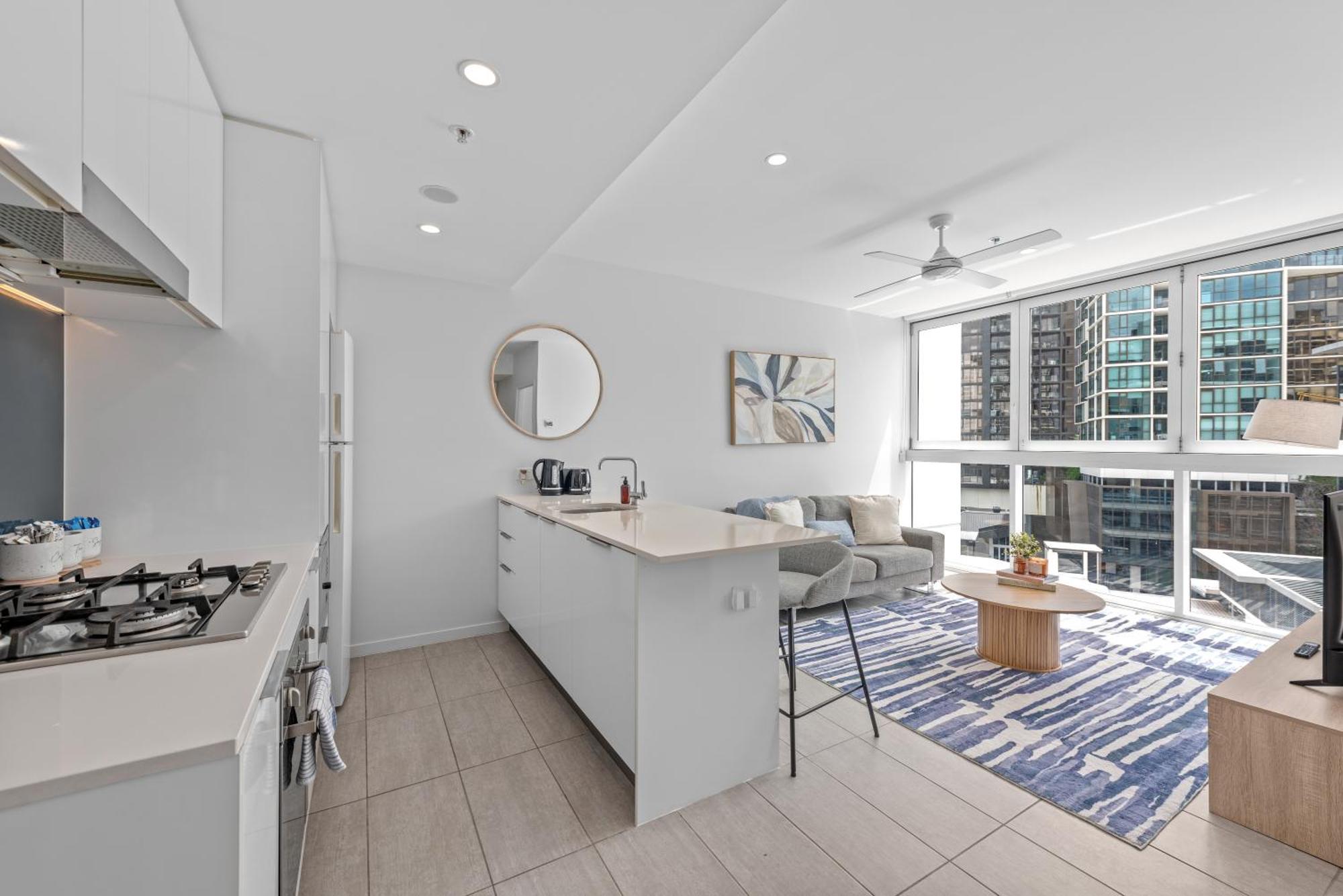 Modern 1br With Parking And Study Desk!