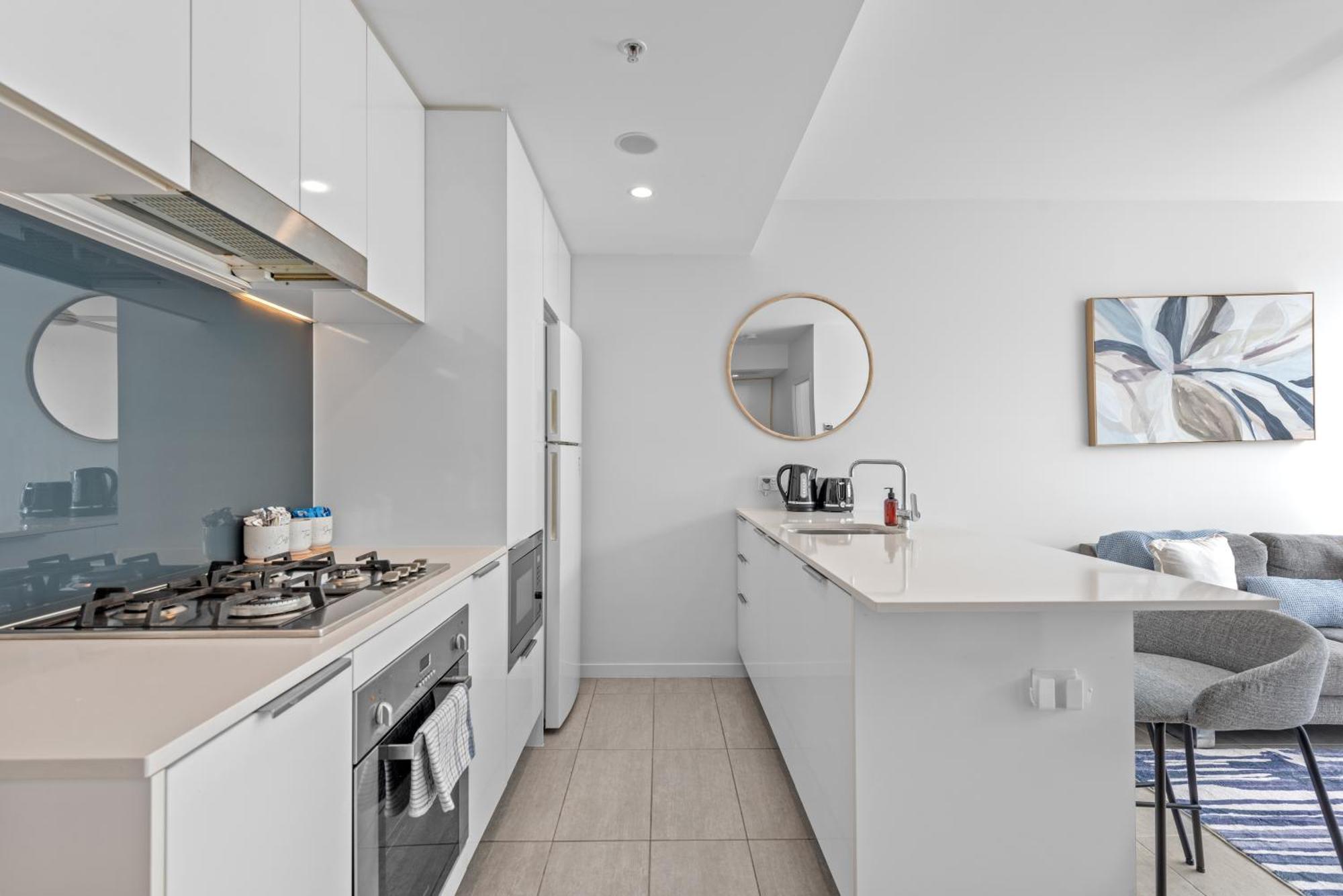 Apartment Modern 1br With Parking And Study Desk! *
