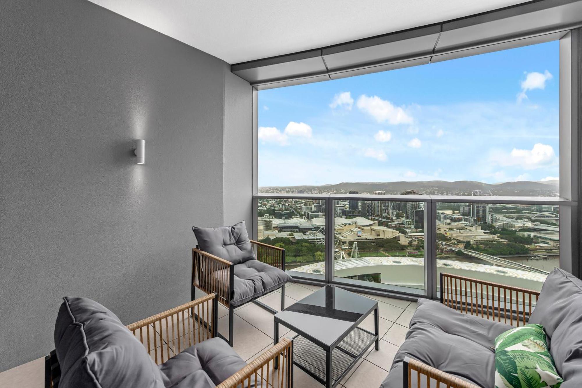 Queens Wharf - Brisbane's 2br - Views And Pool Apartment *