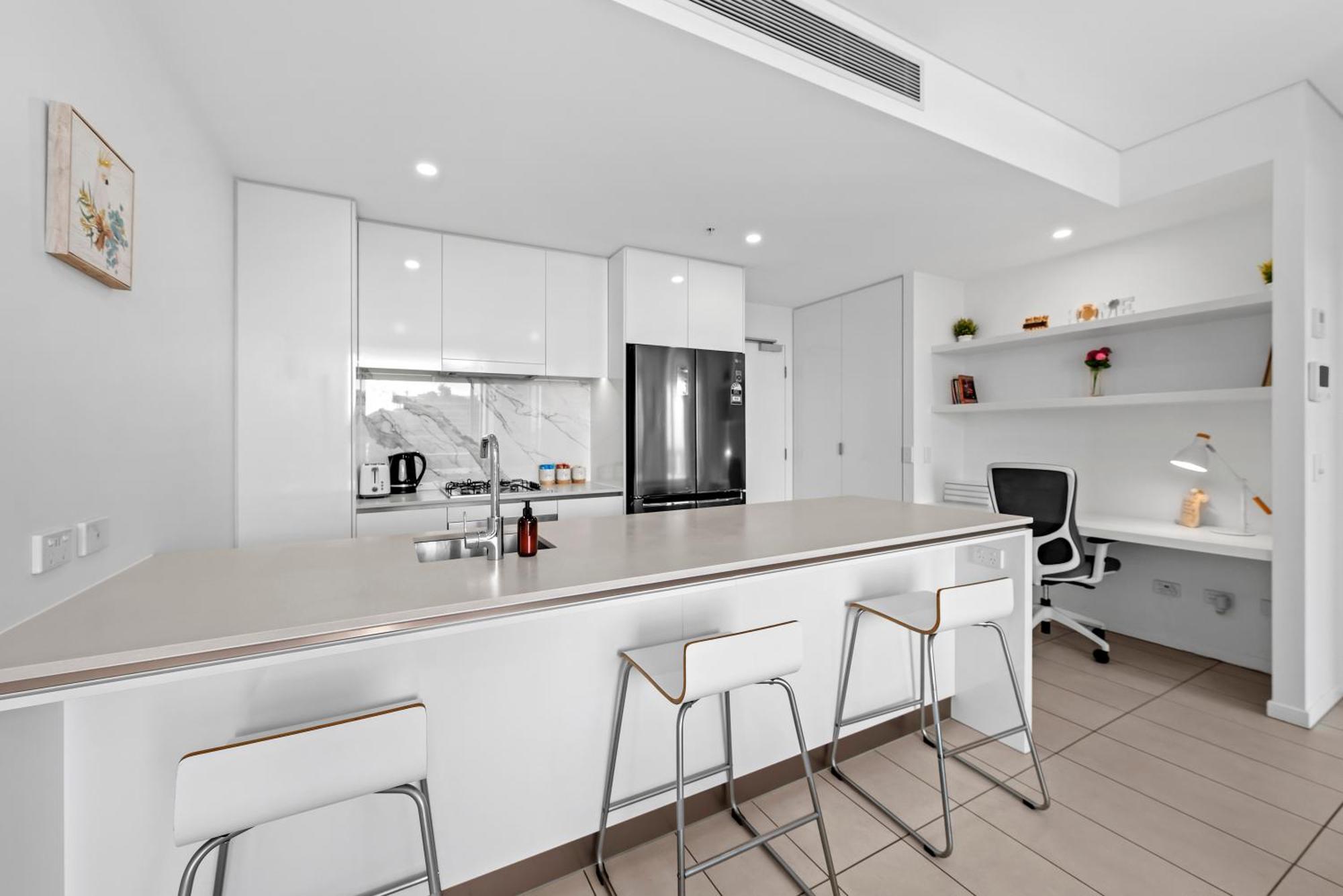 Apartment Stunning 1b In South Bank With River & Mountain View *