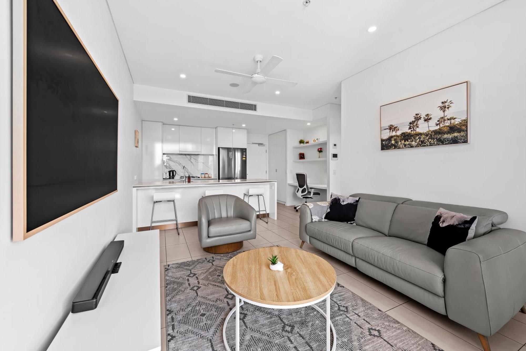 Apartment Stunning 1b In South Bank With River & Mountain View *