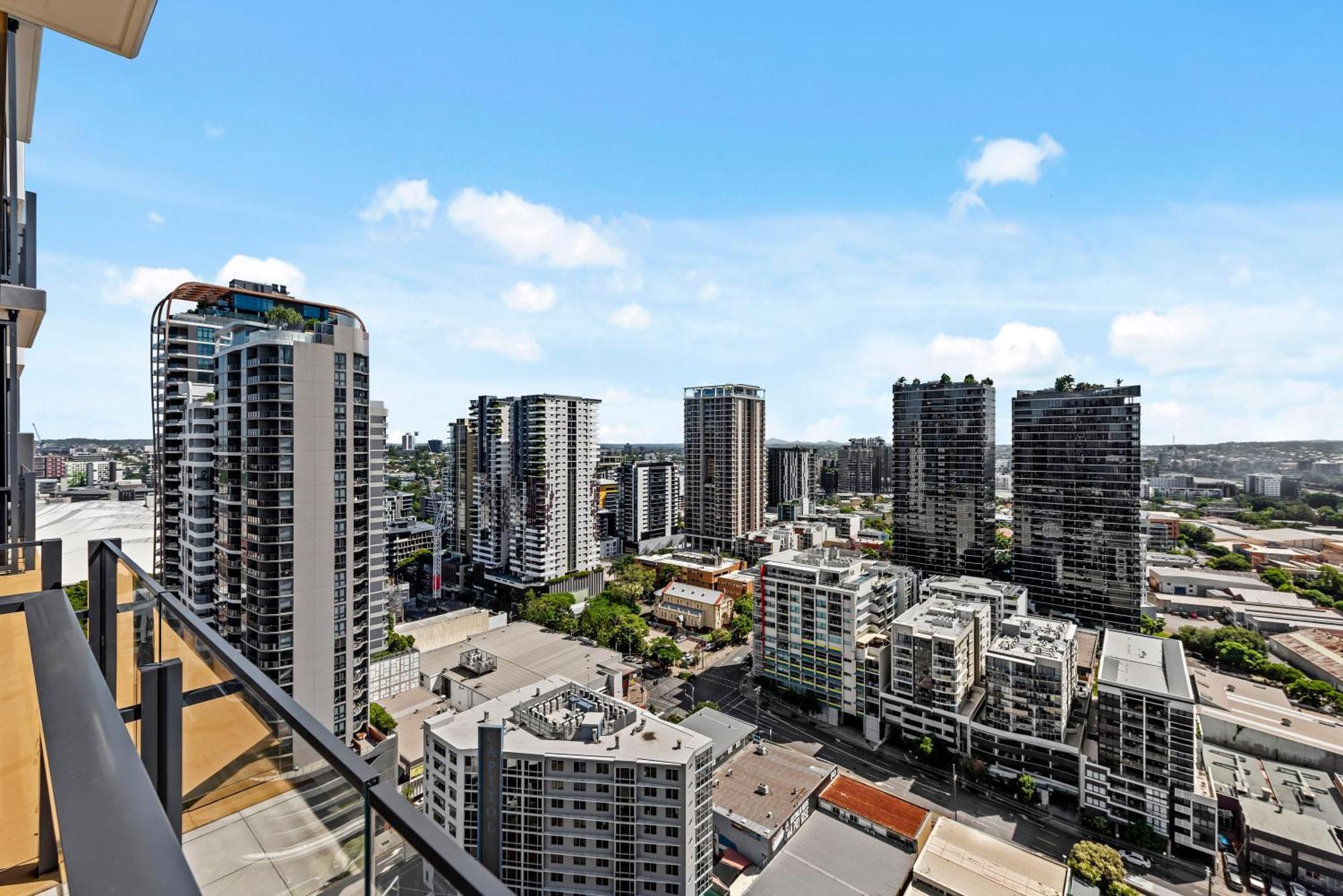 Apartment Stunning 1b In South Bank With River & Mountain View