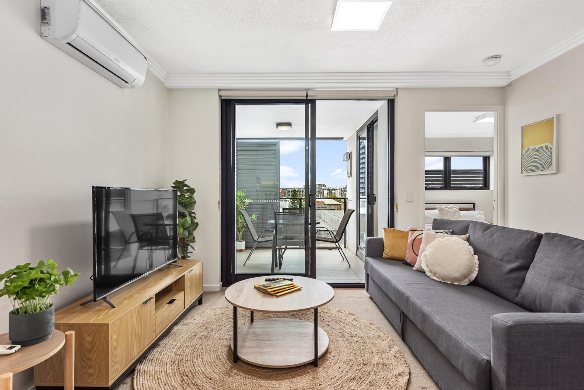 Modern And South Bank Apartment! Walk To Cbd *
