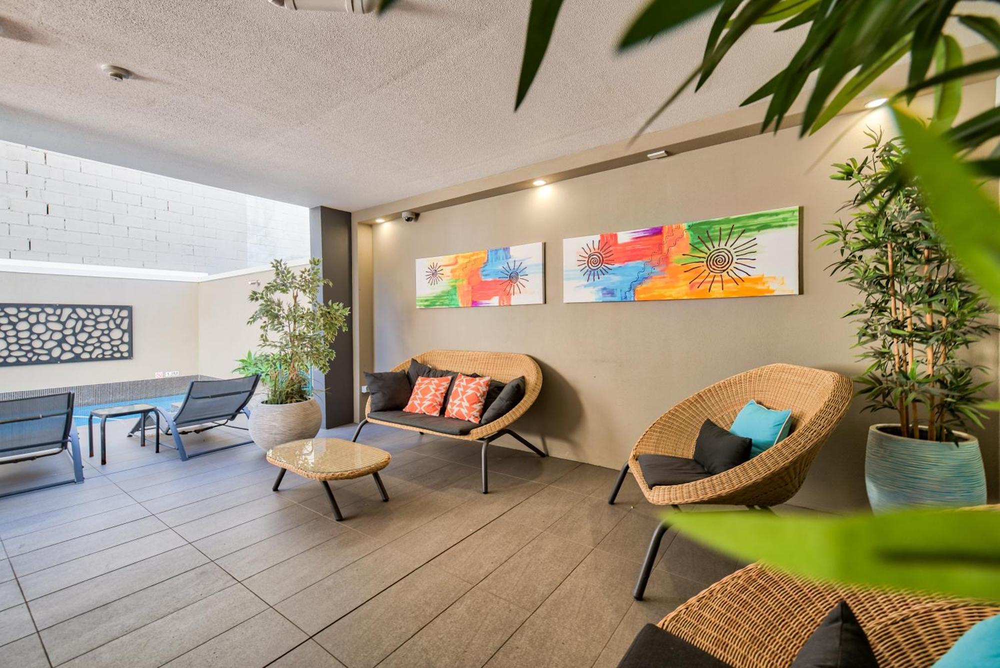 Modern And South Bank Apartment! Walk To Cbd Apartment