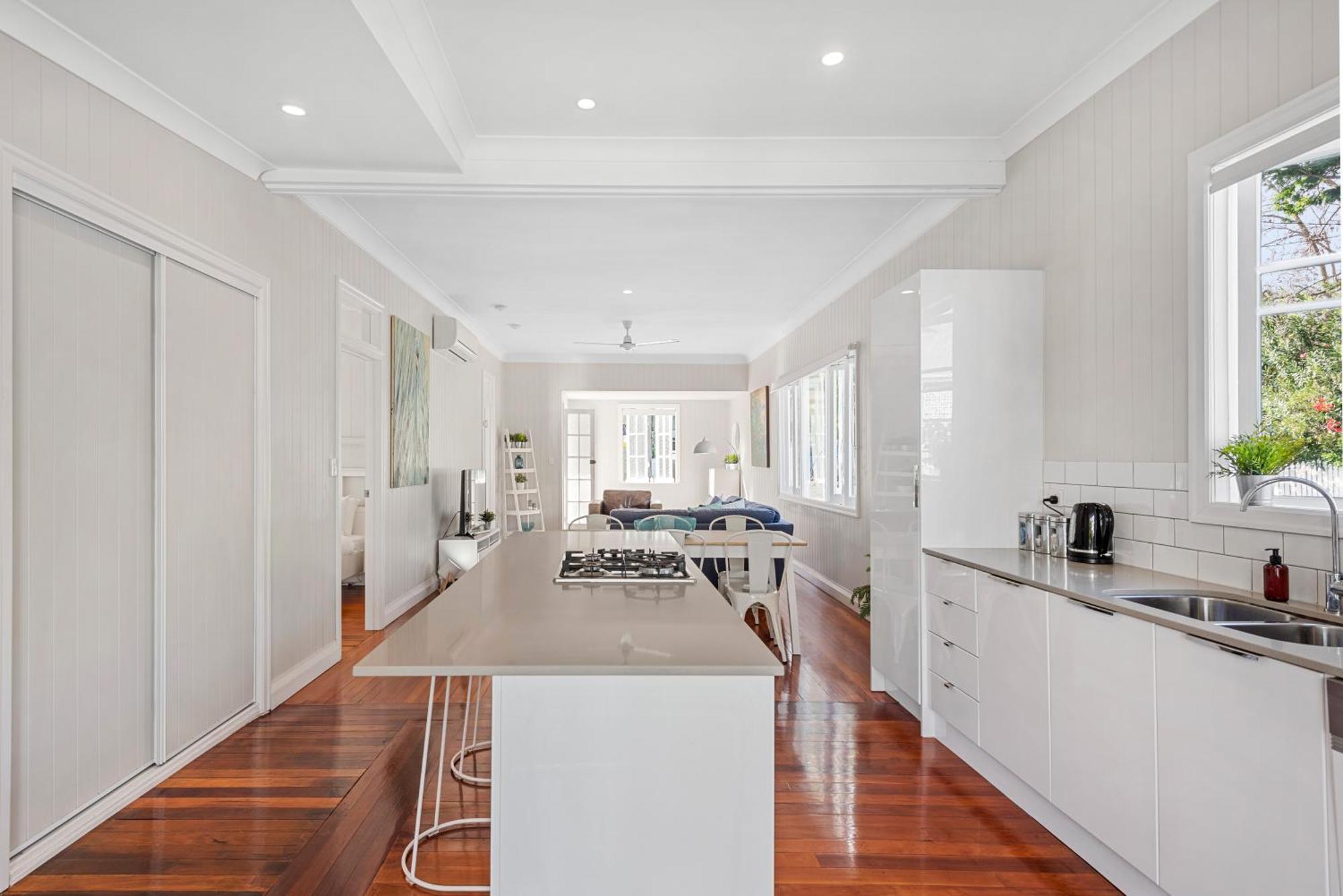 Charming Short Distance To Cbd With Parking Apartment