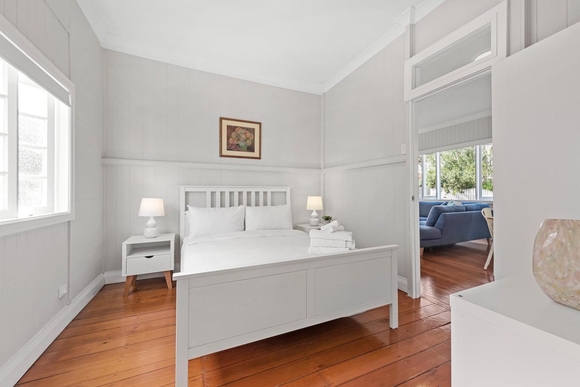 Charming Short Distance To Cbd With Parking *