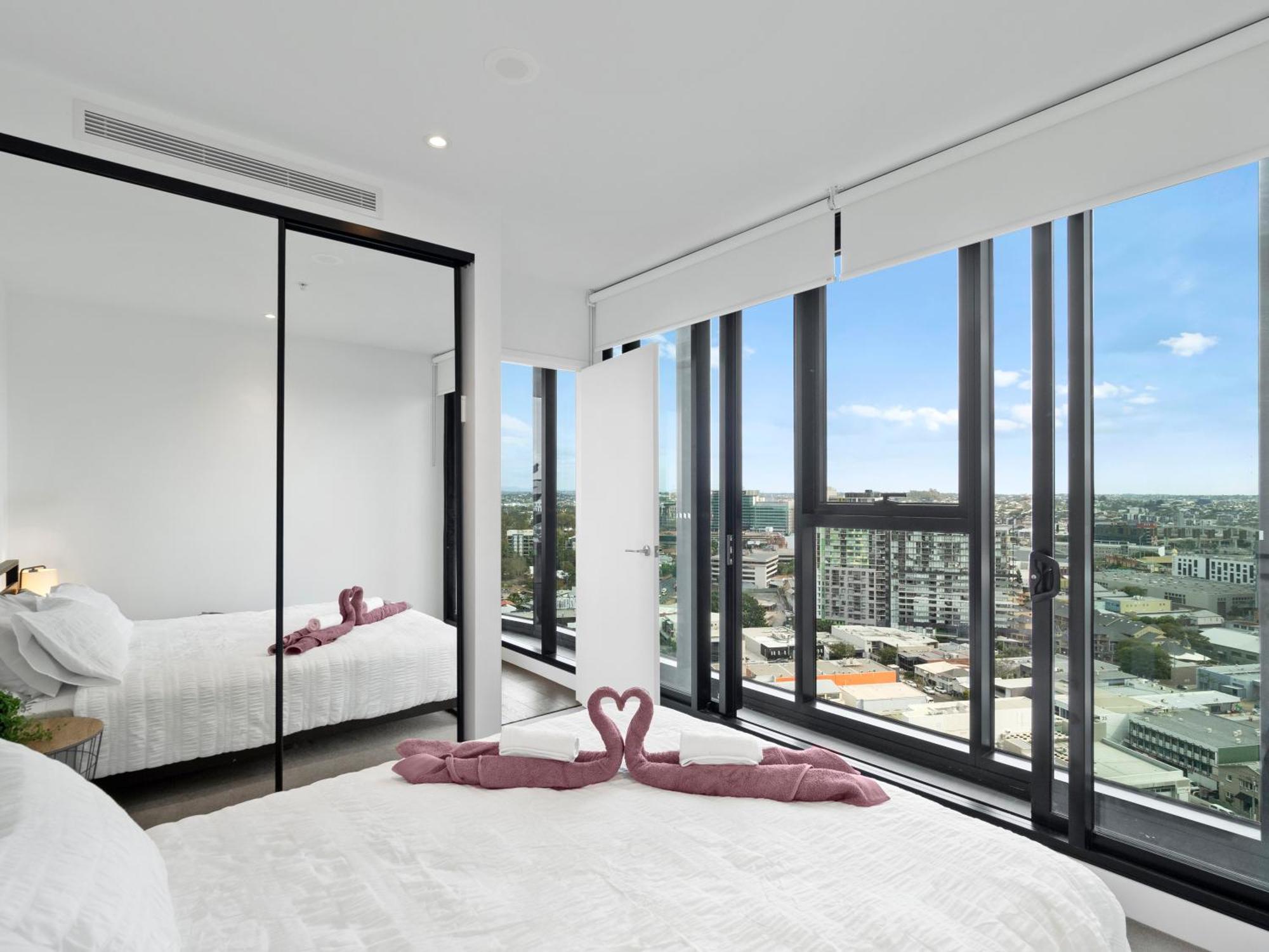 Apartment Mountain Views And Infinity Pool Overlooking City! Brisbane