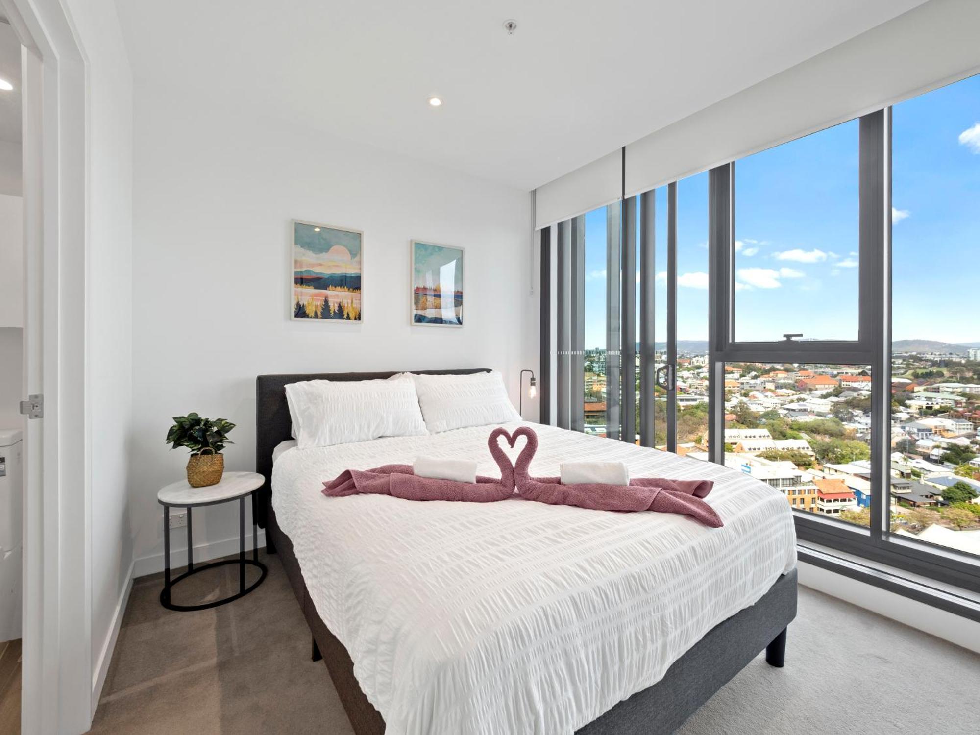 Mountain Views And Infinity Pool Overlooking City! Brisbane