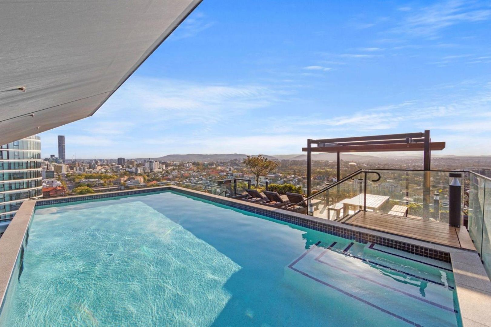 Stylish And Modern Valley Pad With Rooftop Pool And Wifi * Brisbane