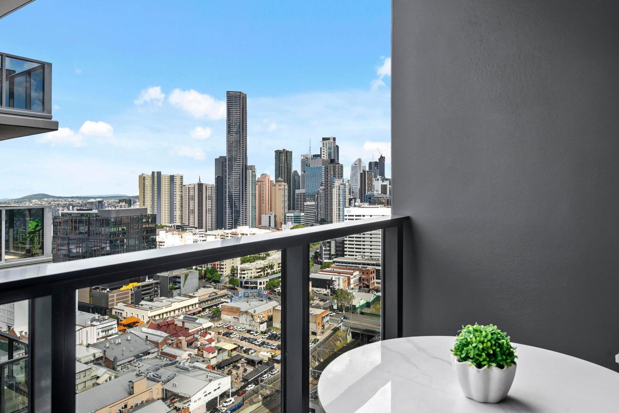 Stylish Valley Pad With Views, Rooftop And Wi-fi Brisbane