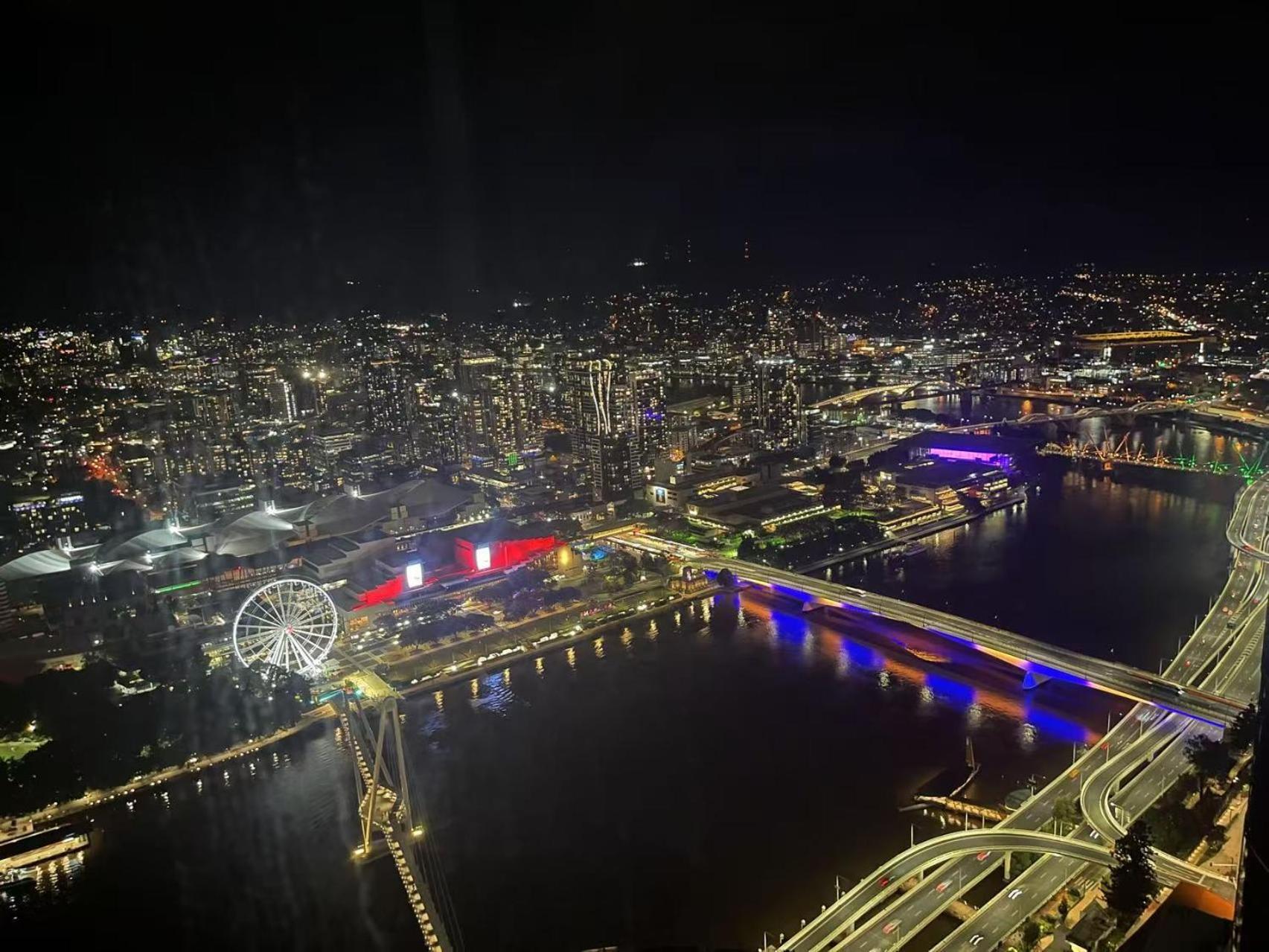 Luxury 50th Floor 2br At Queens Wharf With Parking * Brisbane