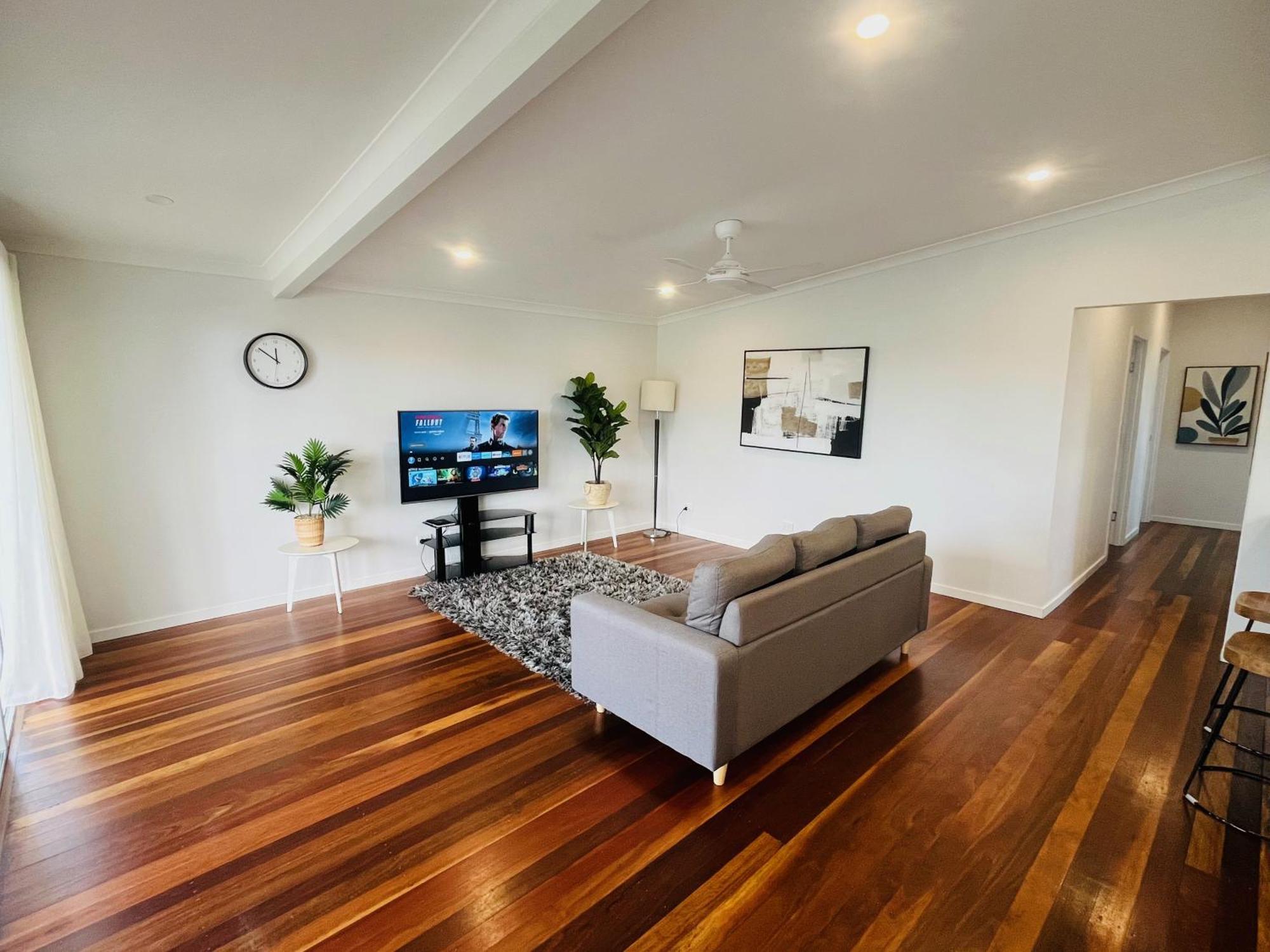 Peaceful Cottage-style - Walk To Boondall Station - 12 Mins To Airport! *