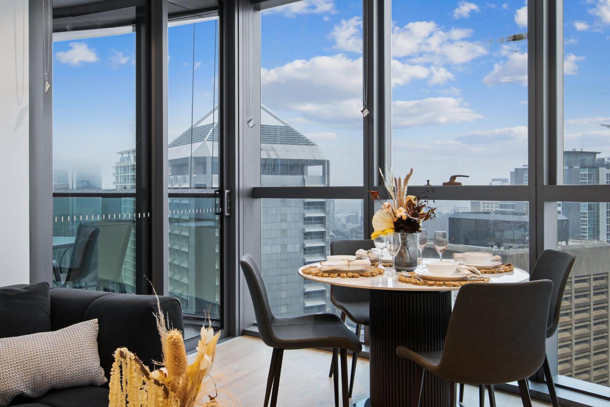 Sky Living & River Views In Queens Wharf Residences Apartment Brisbane