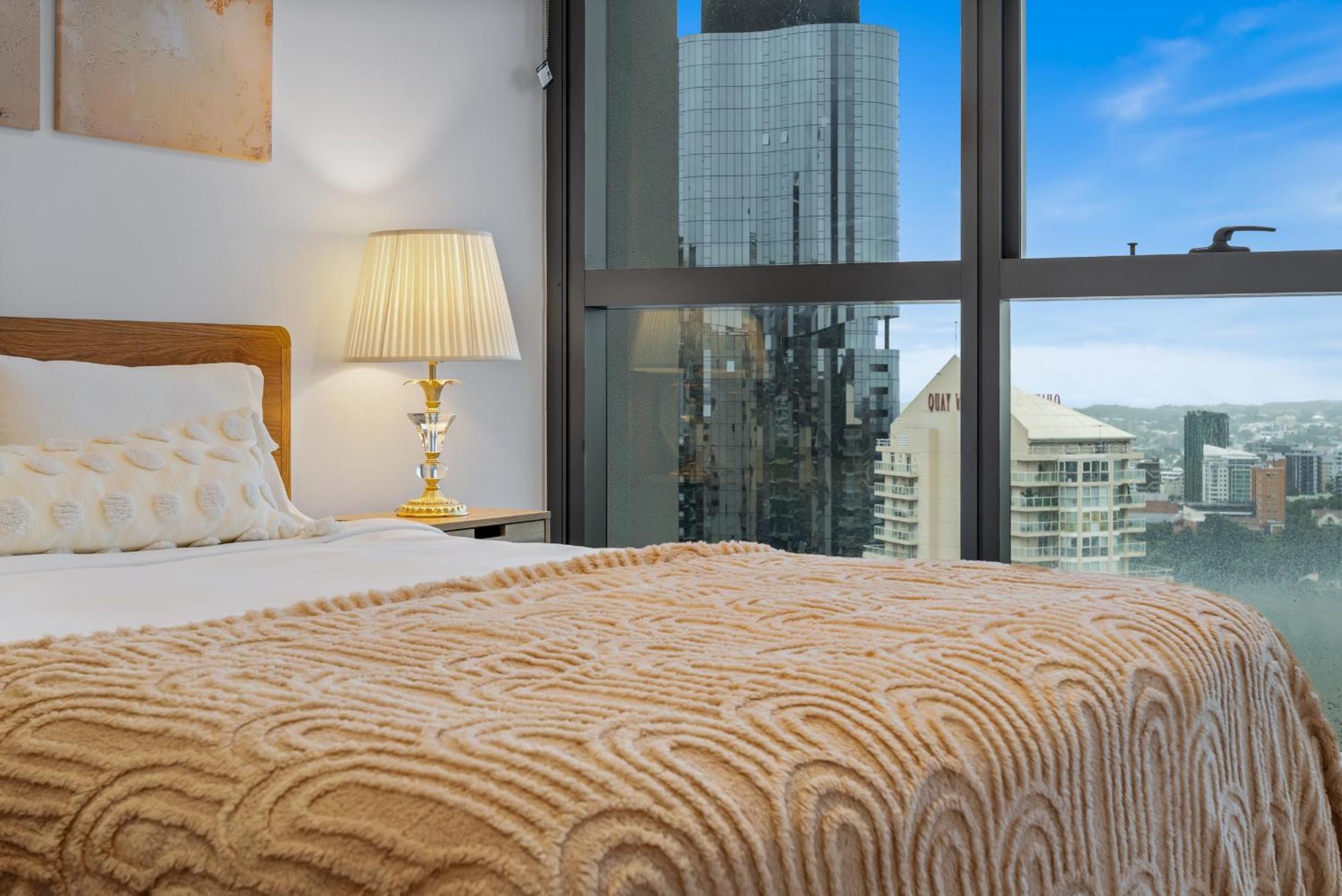 Sky Living & River Views In Queens Wharf Residences Apartment Brisbane