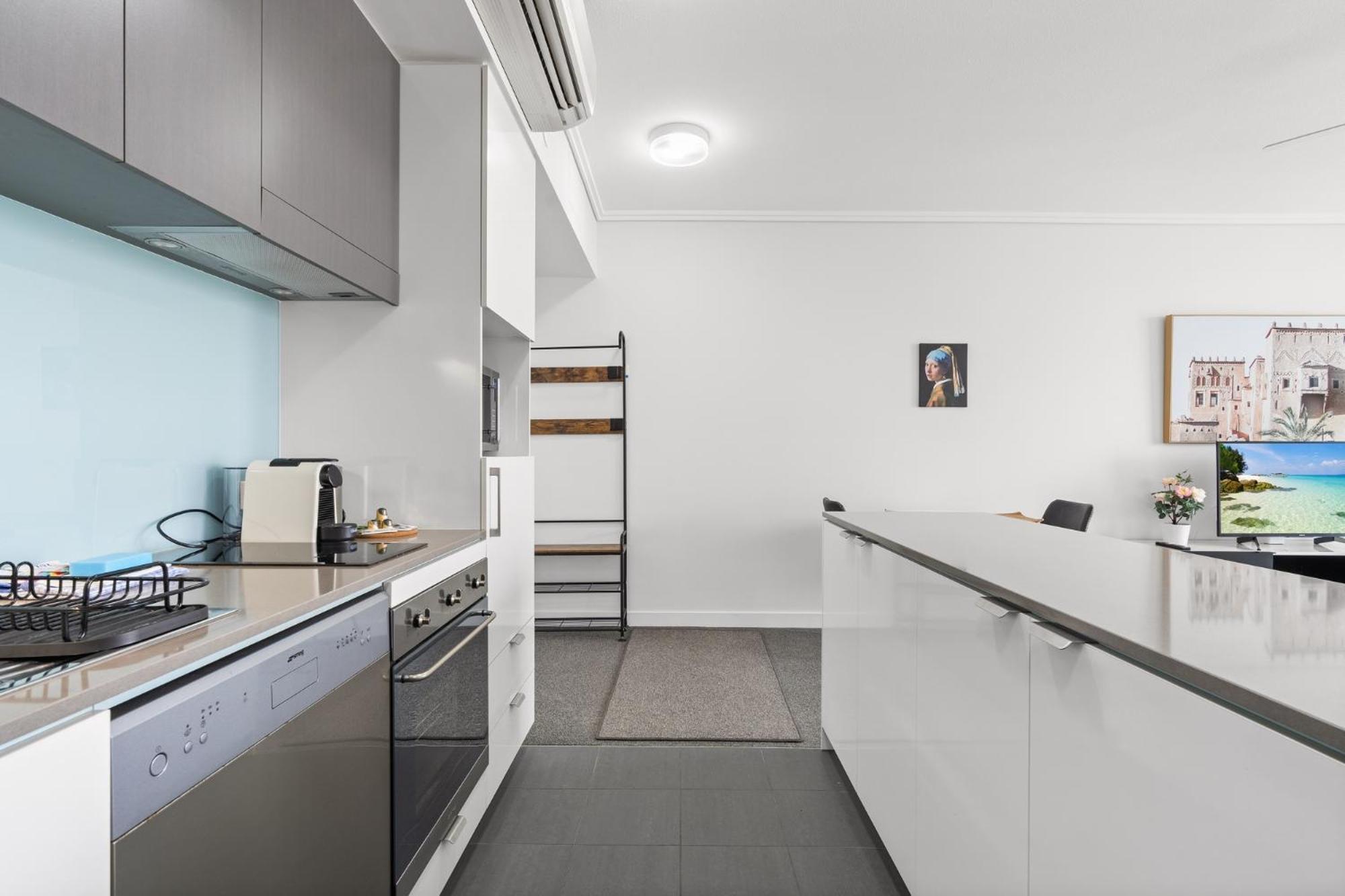 Chic 1 Bed Inner-city Retreat With Pool And Views Brisbane