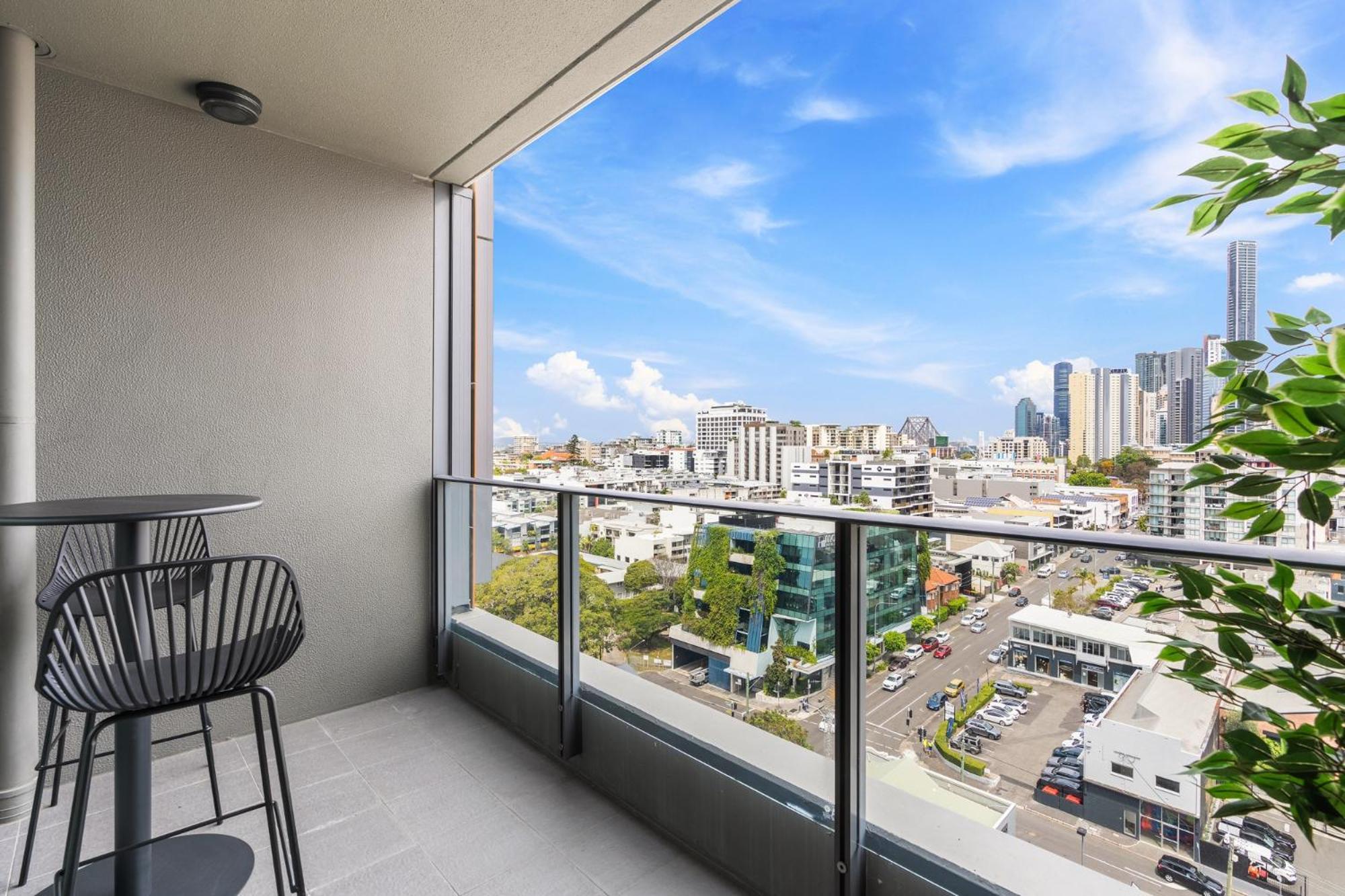 Chic 1 Bed Inner-city Retreat With Pool And Views Brisbane